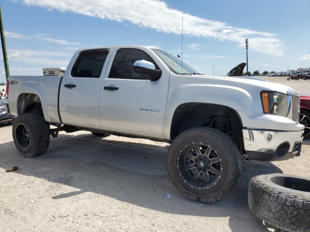 Photo 3 VIN: 3GTP2VE35BG384123 - GMC SIERRA 