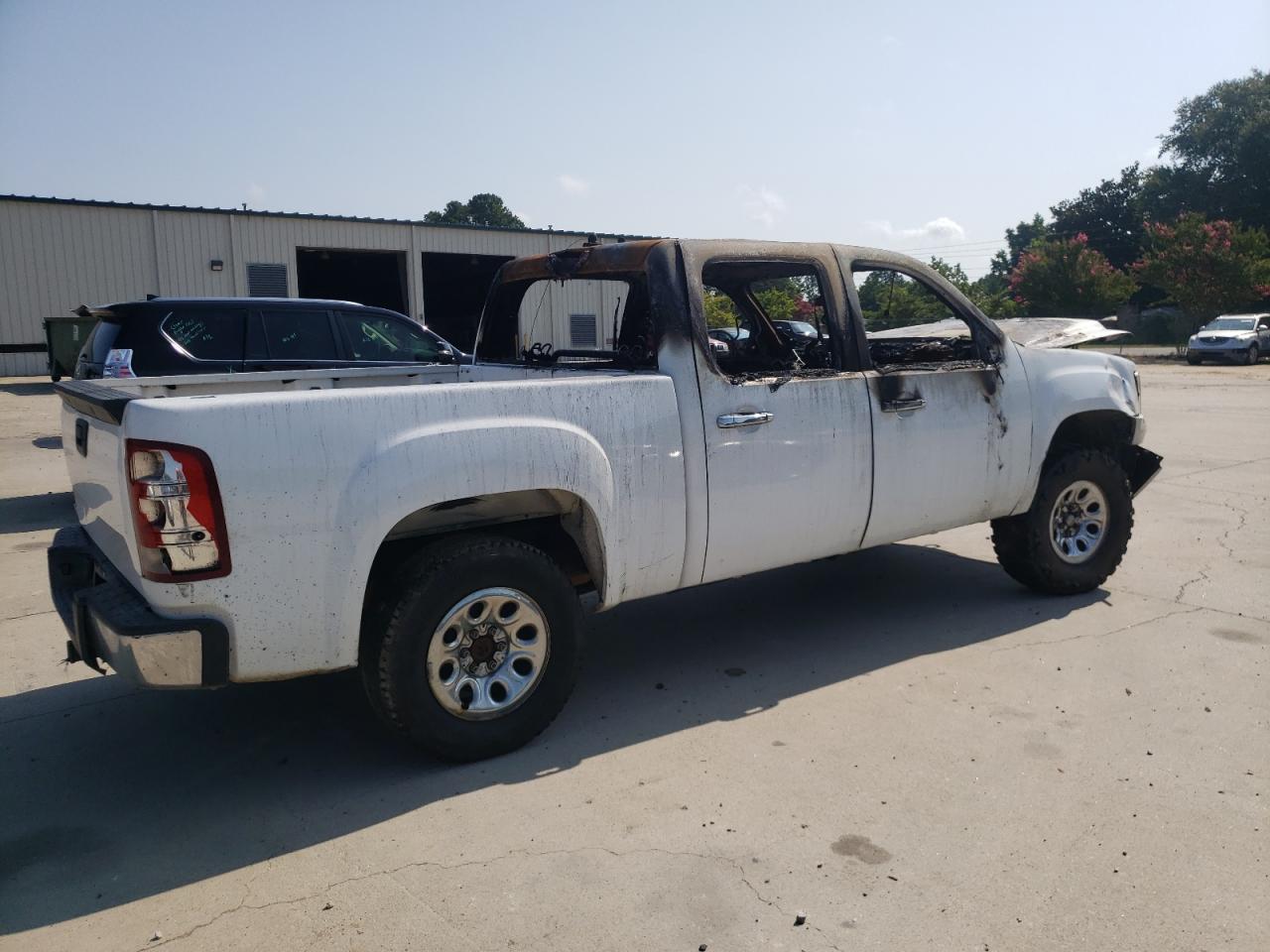 Photo 2 VIN: 3GTP2VE36BG144031 - GMC SIERRA 