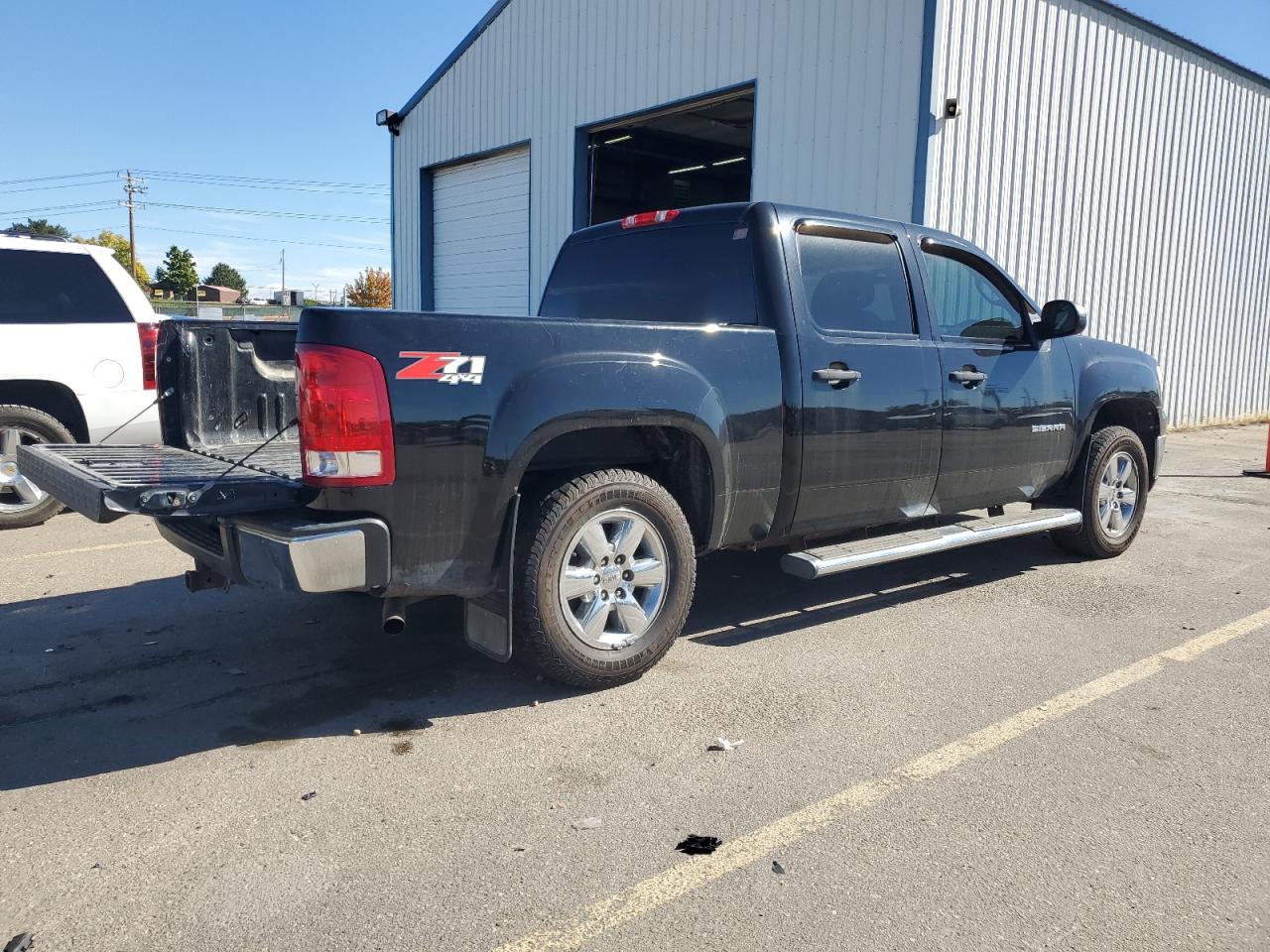 Photo 2 VIN: 3GTP2VE39BG213021 - GMC SIERRA 