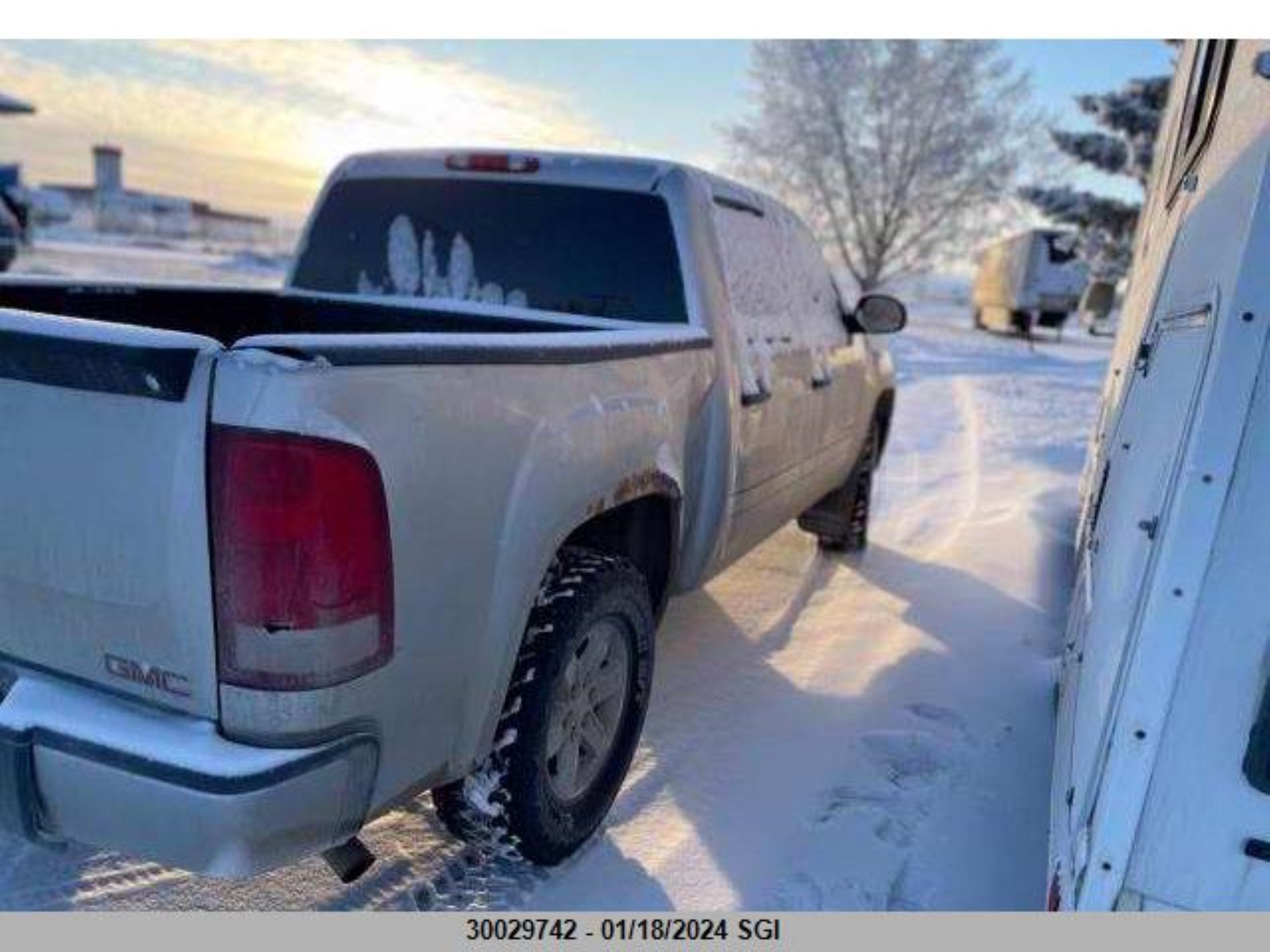 Photo 3 VIN: 3GTP2VE39BG369169 - GMC SIERRA 