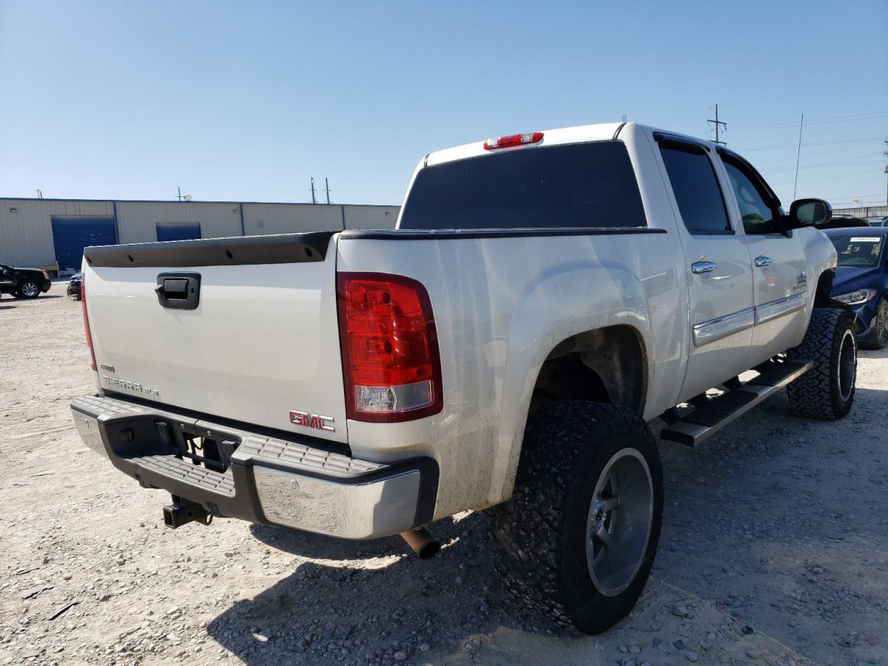 Photo 2 VIN: 3GTP2VE3XBG401160 - GMC SIERRA 