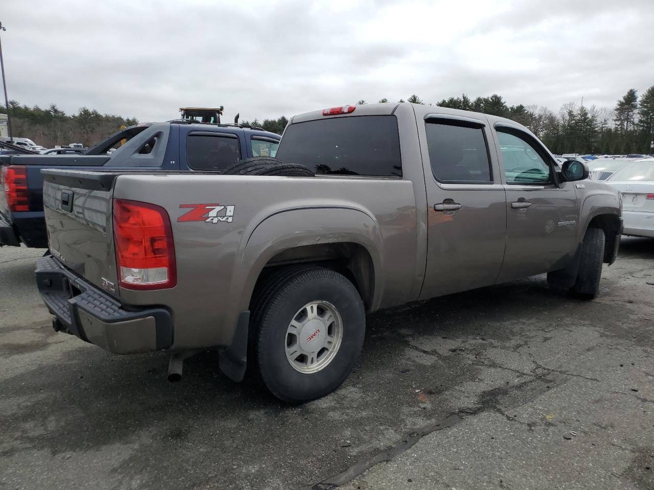 Photo 2 VIN: 3GTP2VE71CG248026 - GMC SIERRA 