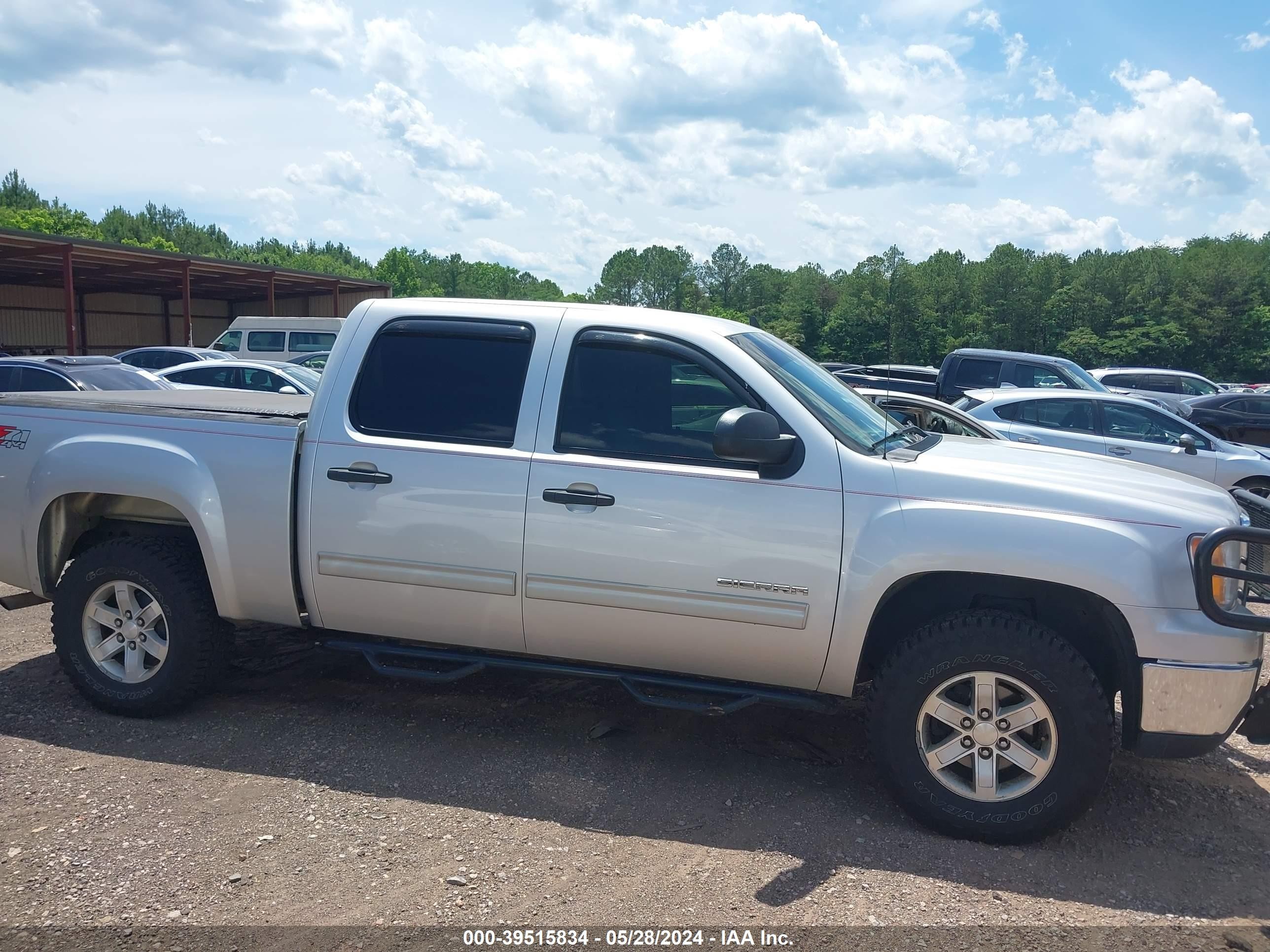 Photo 12 VIN: 3GTP2VE72C6252117 - GMC SIERRA 