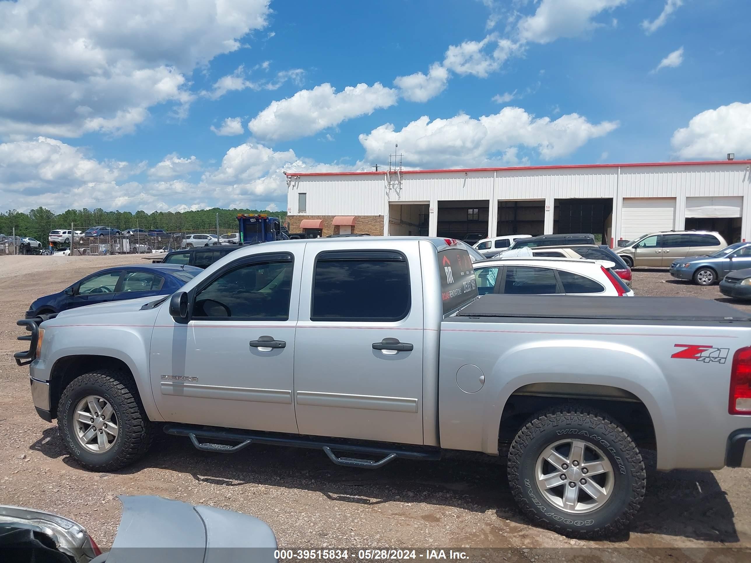 Photo 13 VIN: 3GTP2VE72C6252117 - GMC SIERRA 