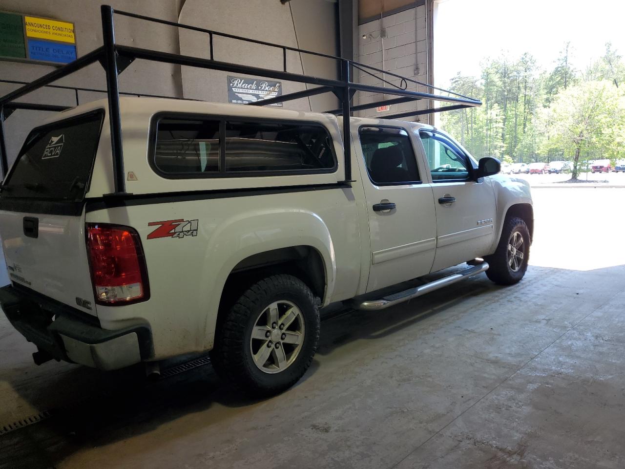 Photo 2 VIN: 3GTP2VE72CG122953 - GMC SIERRA 