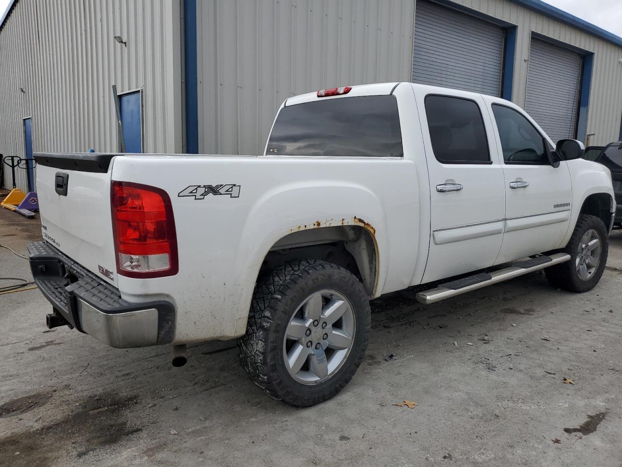 Photo 2 VIN: 3GTP2VE73CG105627 - GMC SIERRA 