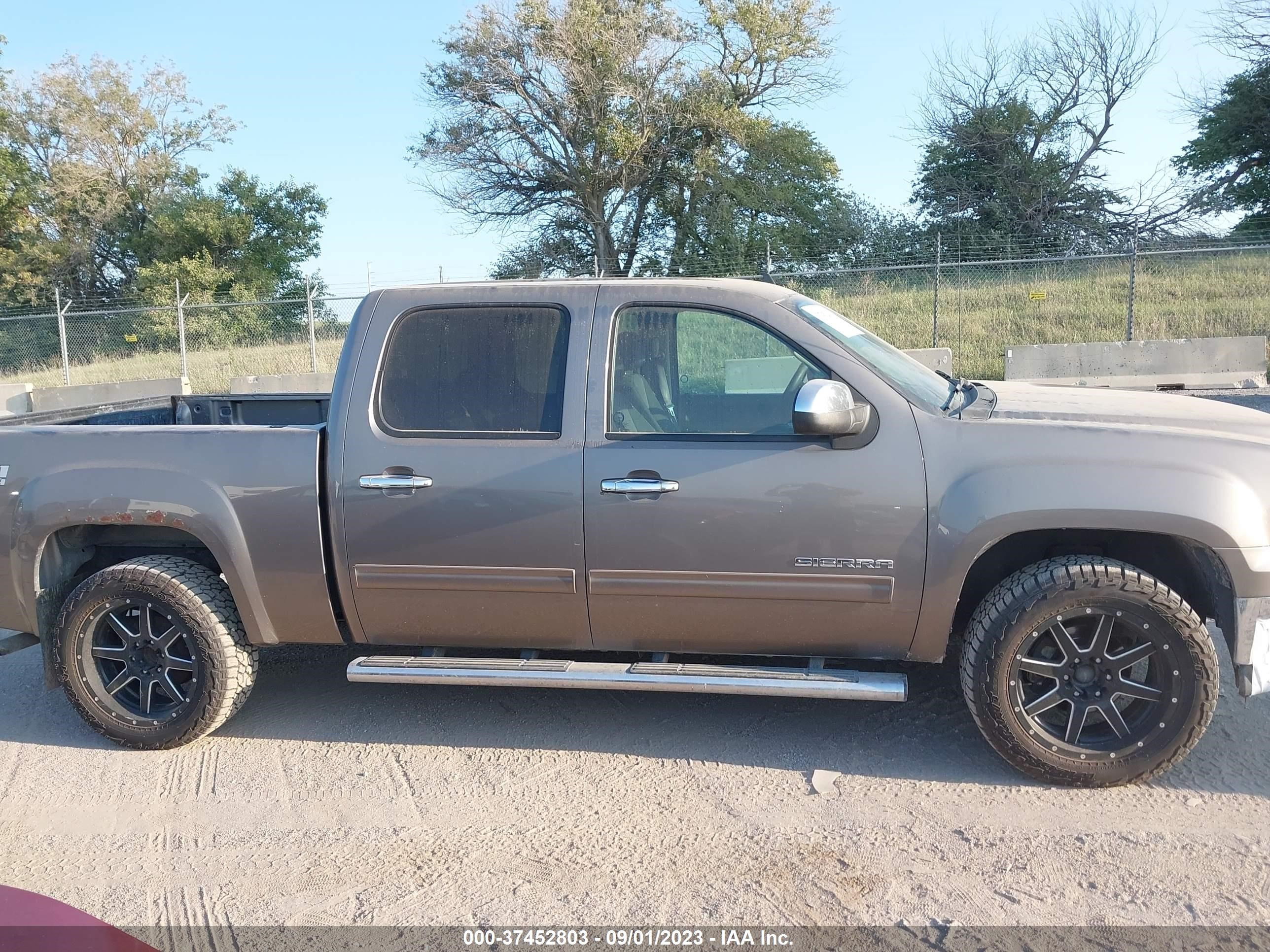 Photo 12 VIN: 3GTP2VE74CG268755 - GMC SIERRA 