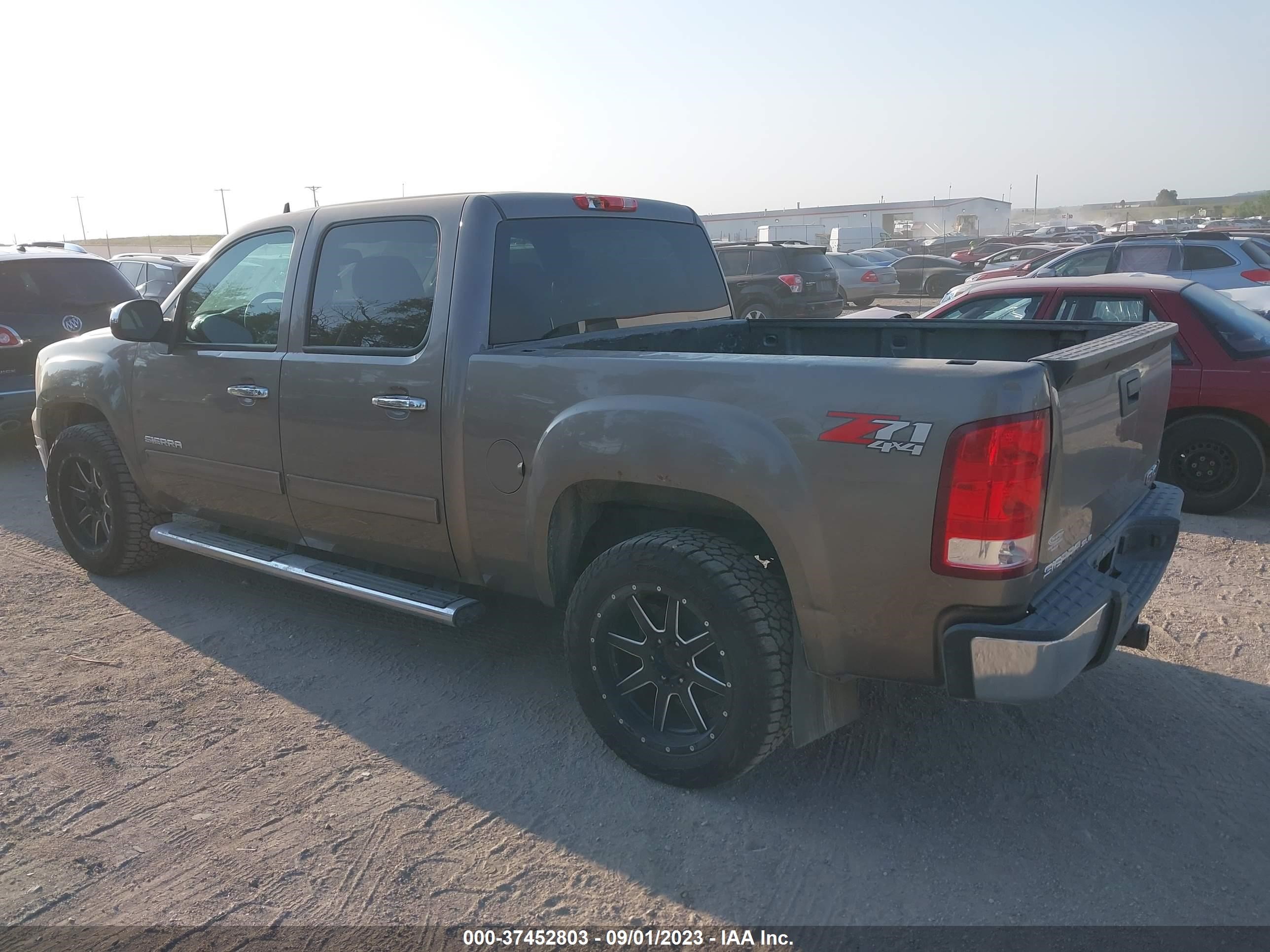 Photo 2 VIN: 3GTP2VE74CG268755 - GMC SIERRA 