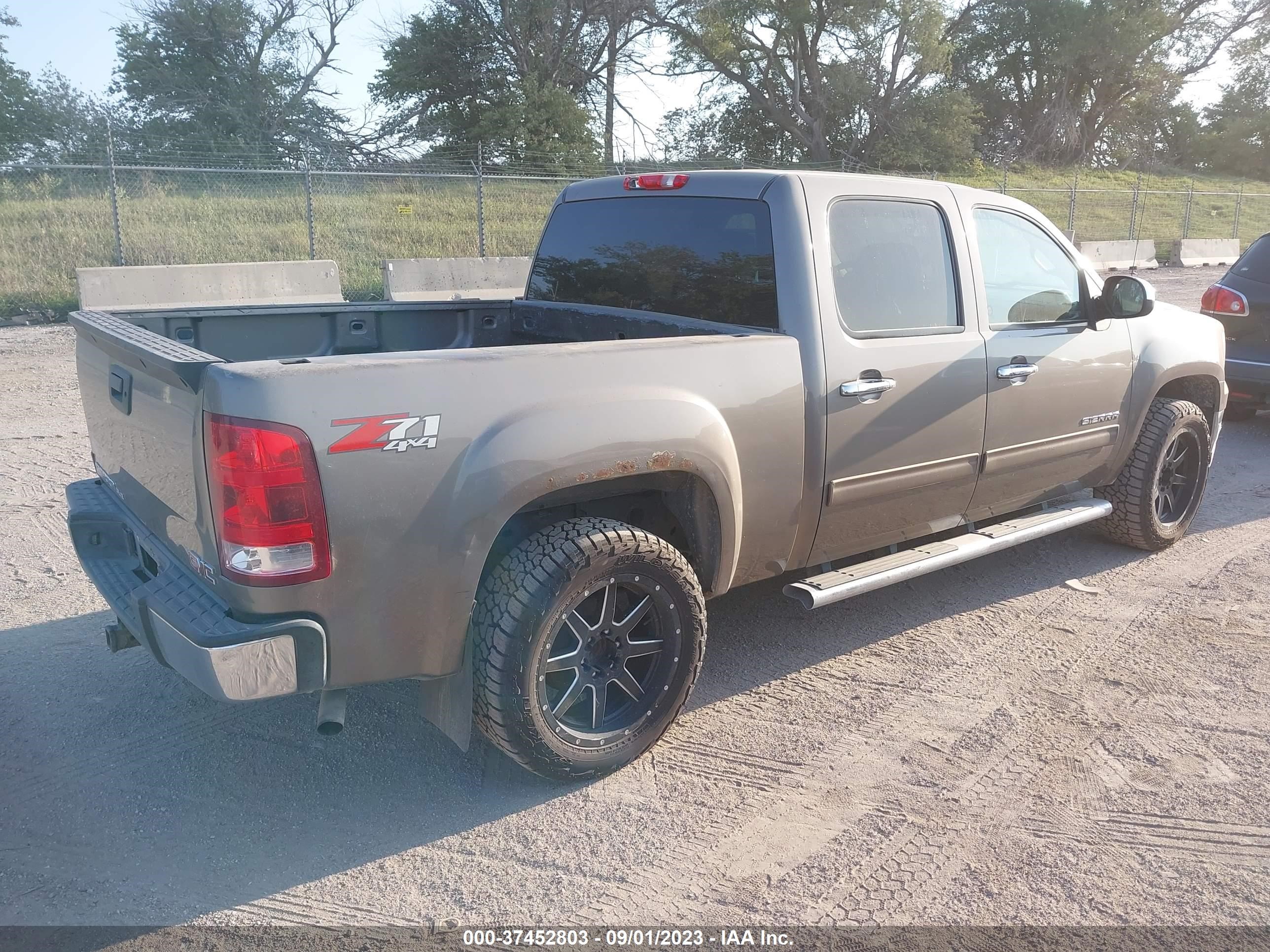 Photo 3 VIN: 3GTP2VE74CG268755 - GMC SIERRA 