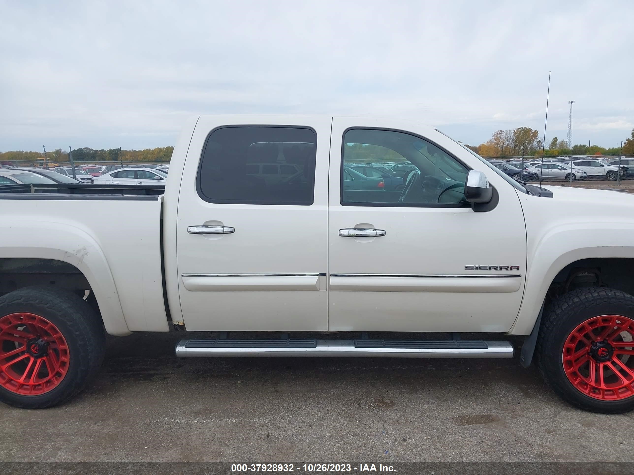 Photo 12 VIN: 3GTP2VE75CG146793 - GMC SIERRA 