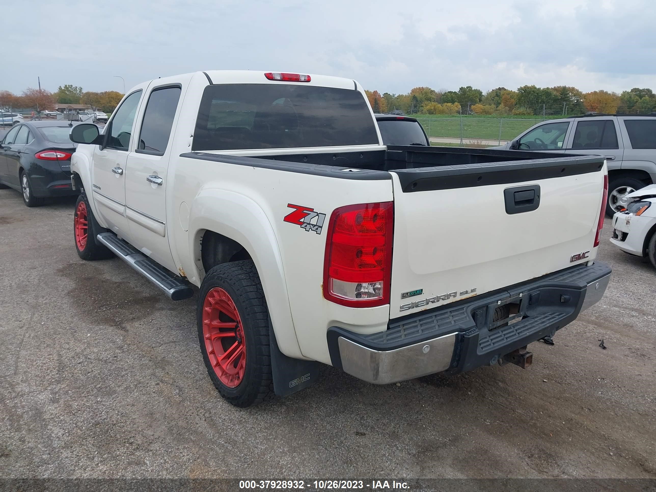 Photo 2 VIN: 3GTP2VE75CG146793 - GMC SIERRA 