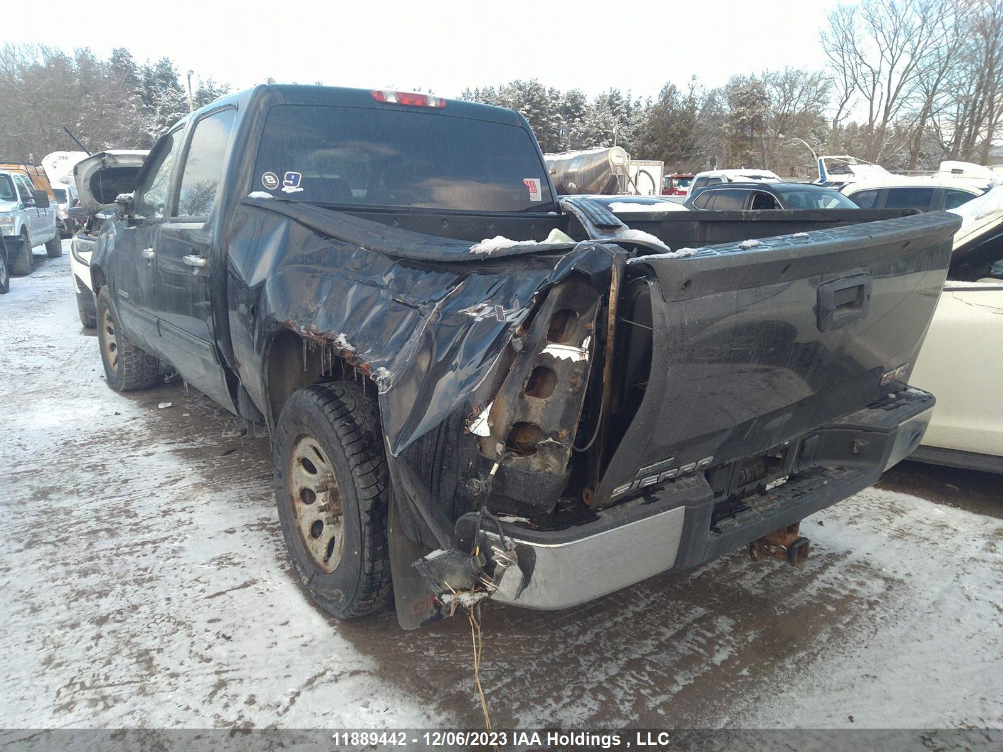 Photo 2 VIN: 3GTP2VE76CG110885 - GMC SIERRA 