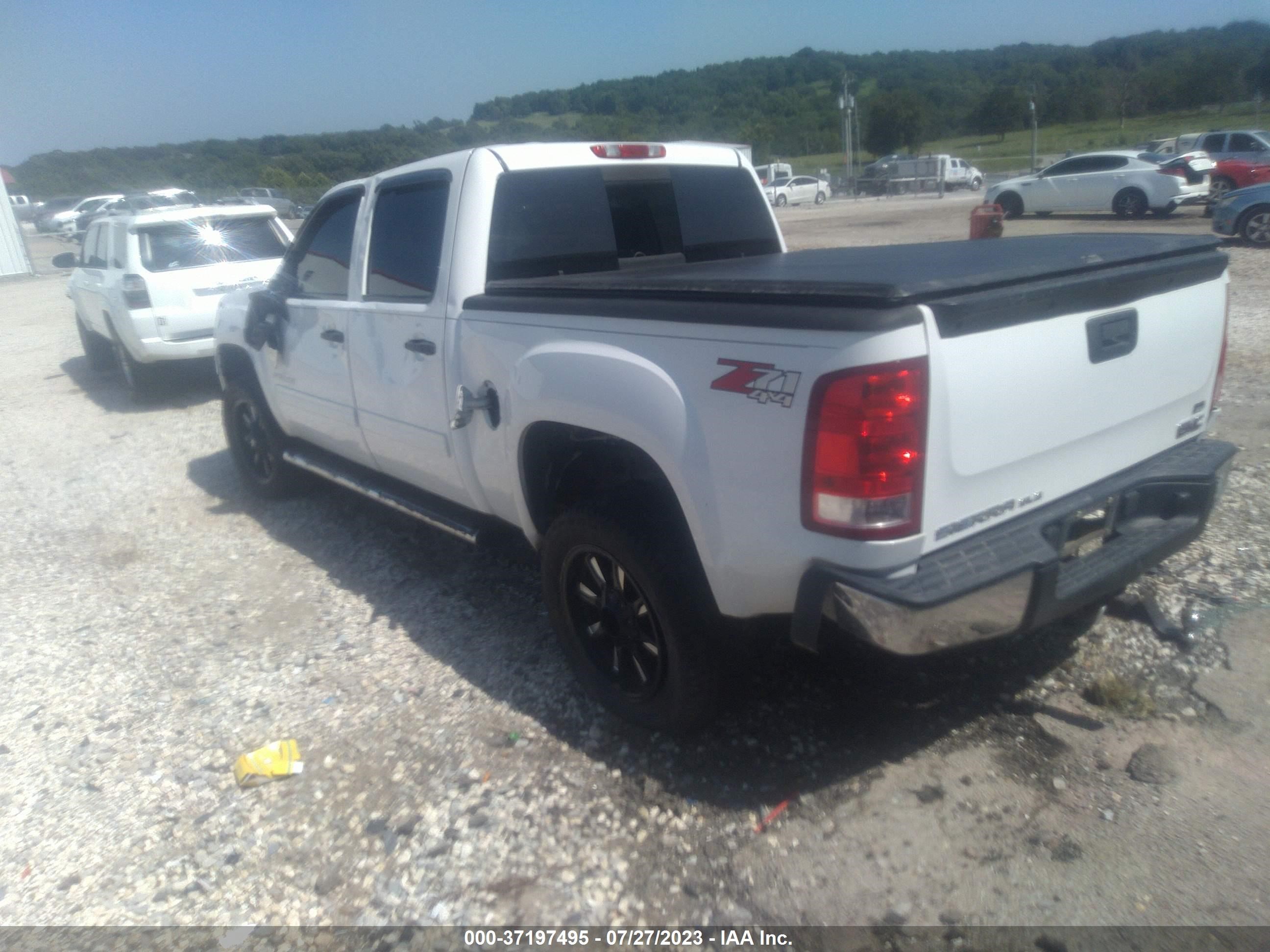 Photo 2 VIN: 3GTP2VE79CG233631 - GMC SIERRA 