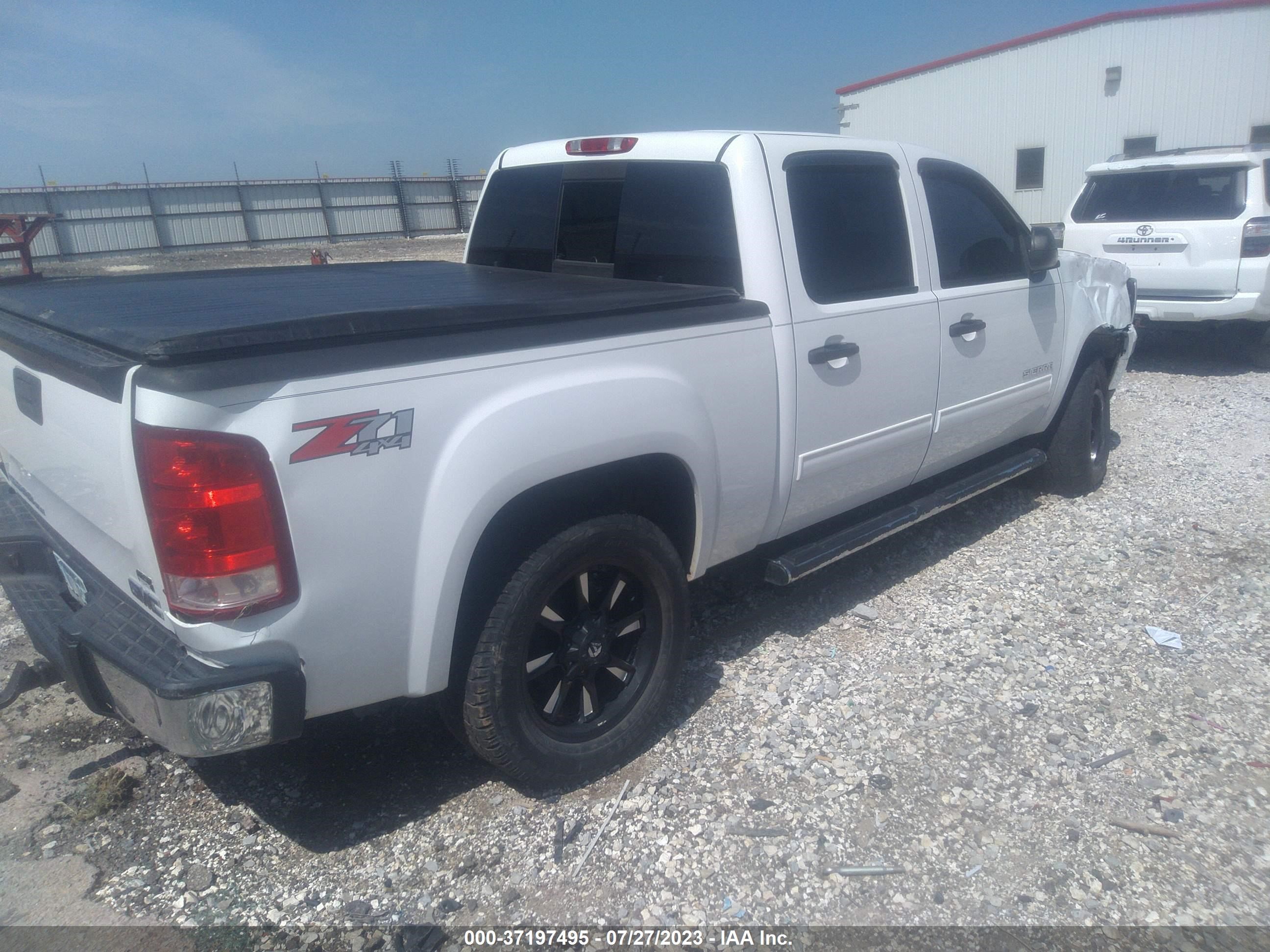 Photo 3 VIN: 3GTP2VE79CG233631 - GMC SIERRA 