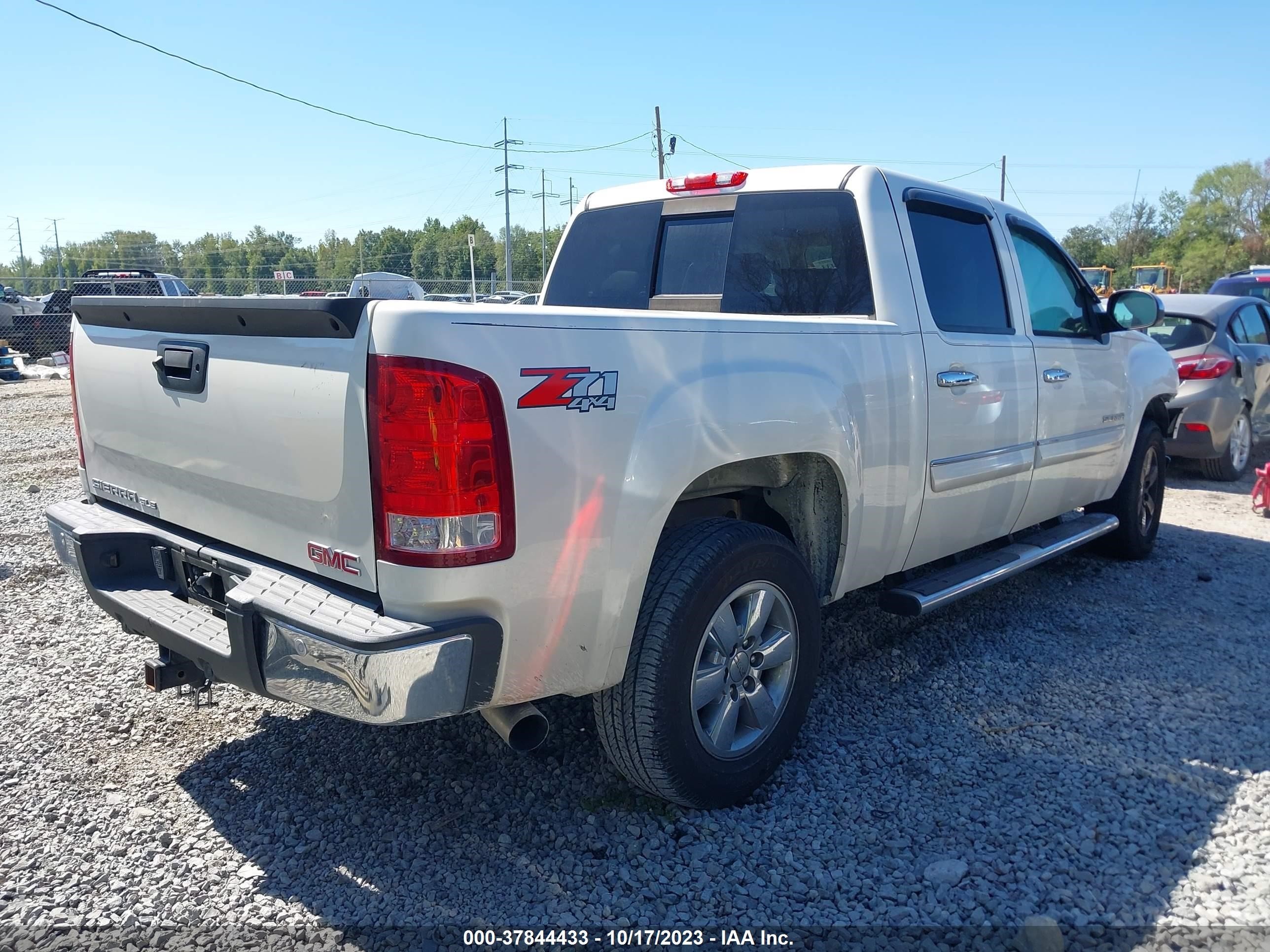 Photo 3 VIN: 3GTP2VE79CG286927 - GMC SIERRA 