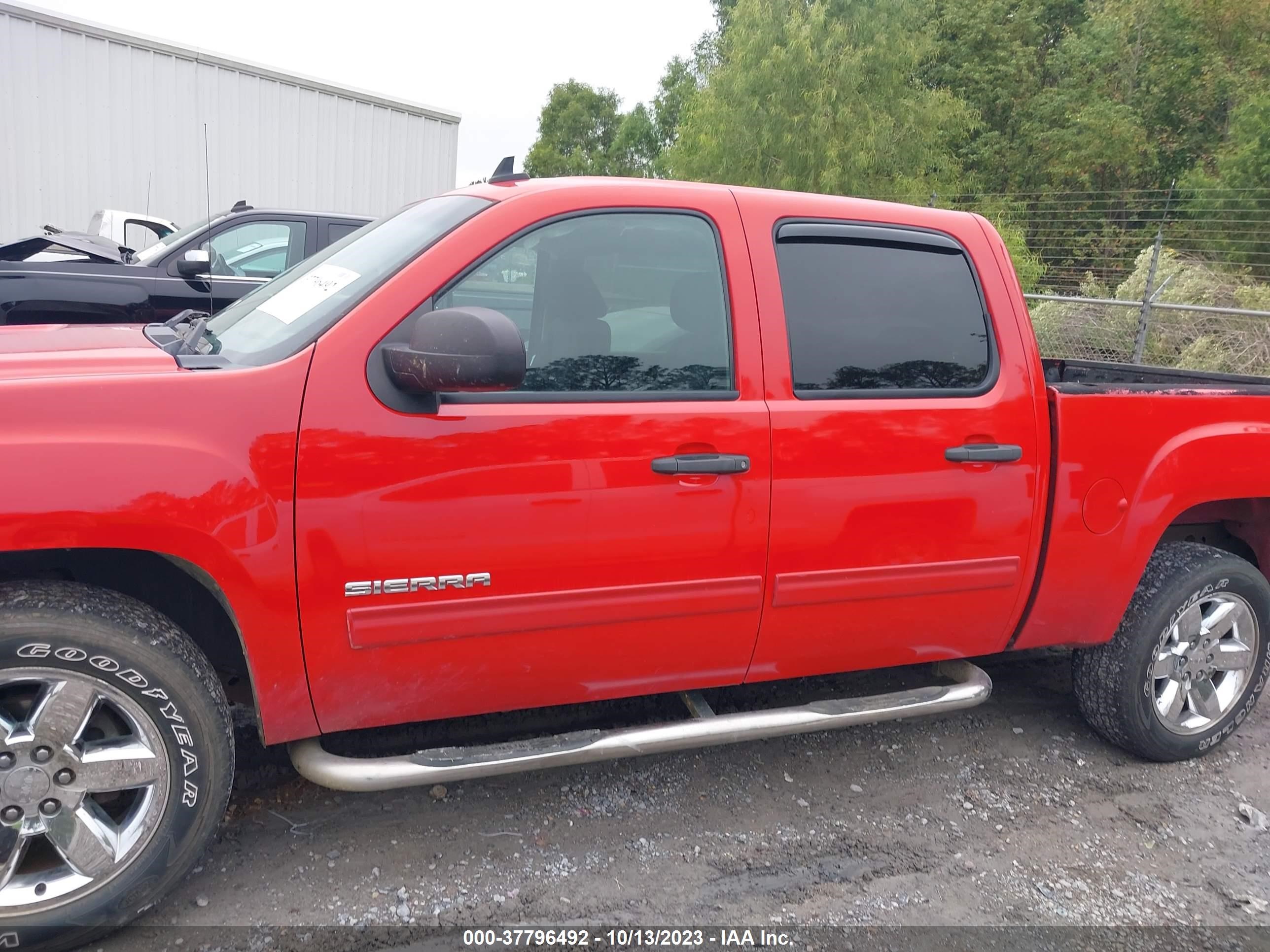 Photo 13 VIN: 3GTP2VE7XCG138771 - GMC SIERRA 