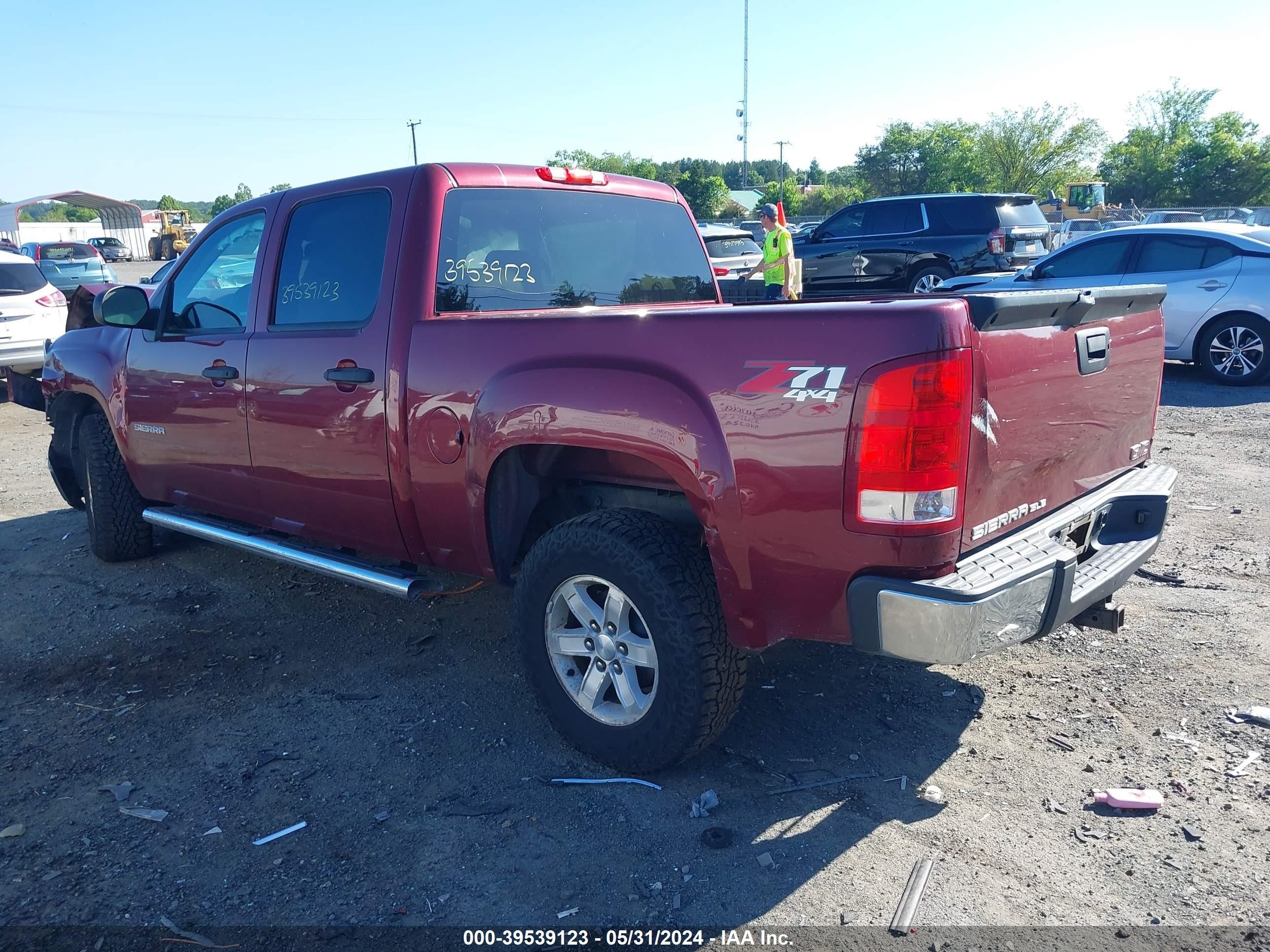 Photo 2 VIN: 3GTP2VE7XDG108929 - GMC SIERRA 