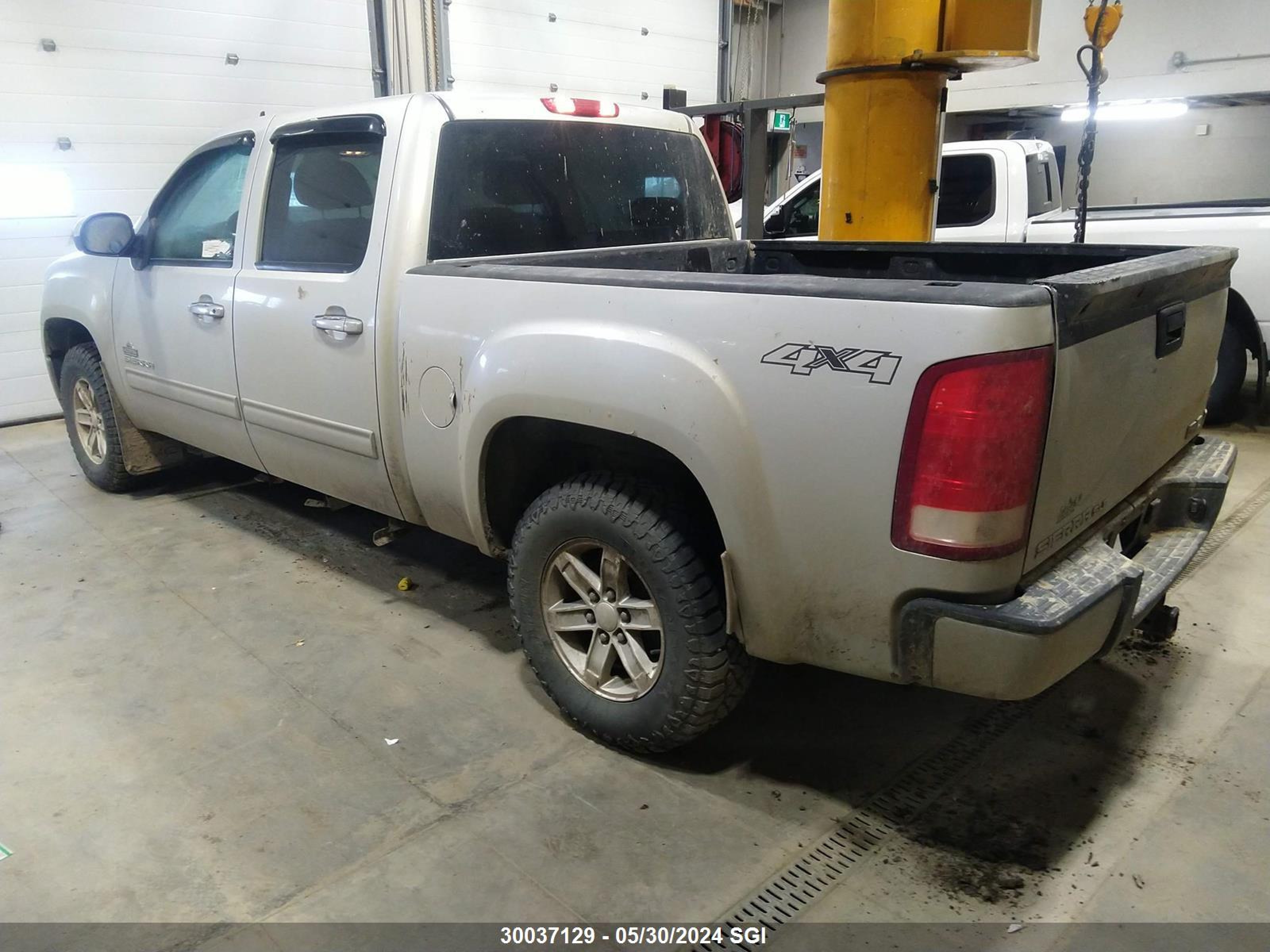 Photo 2 VIN: 3GTP2VE7XDG289918 - GMC SIERRA 