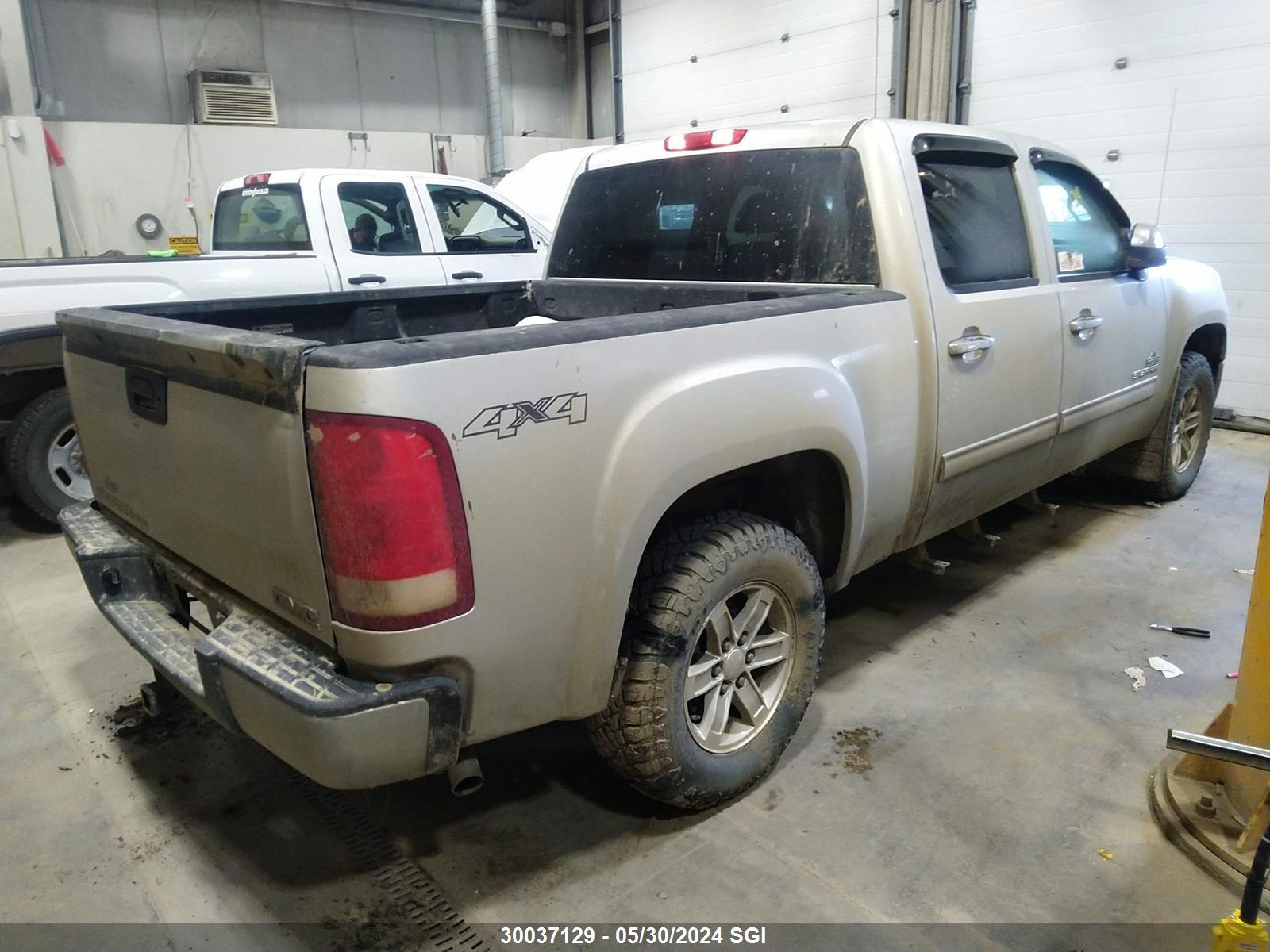 Photo 3 VIN: 3GTP2VE7XDG289918 - GMC SIERRA 