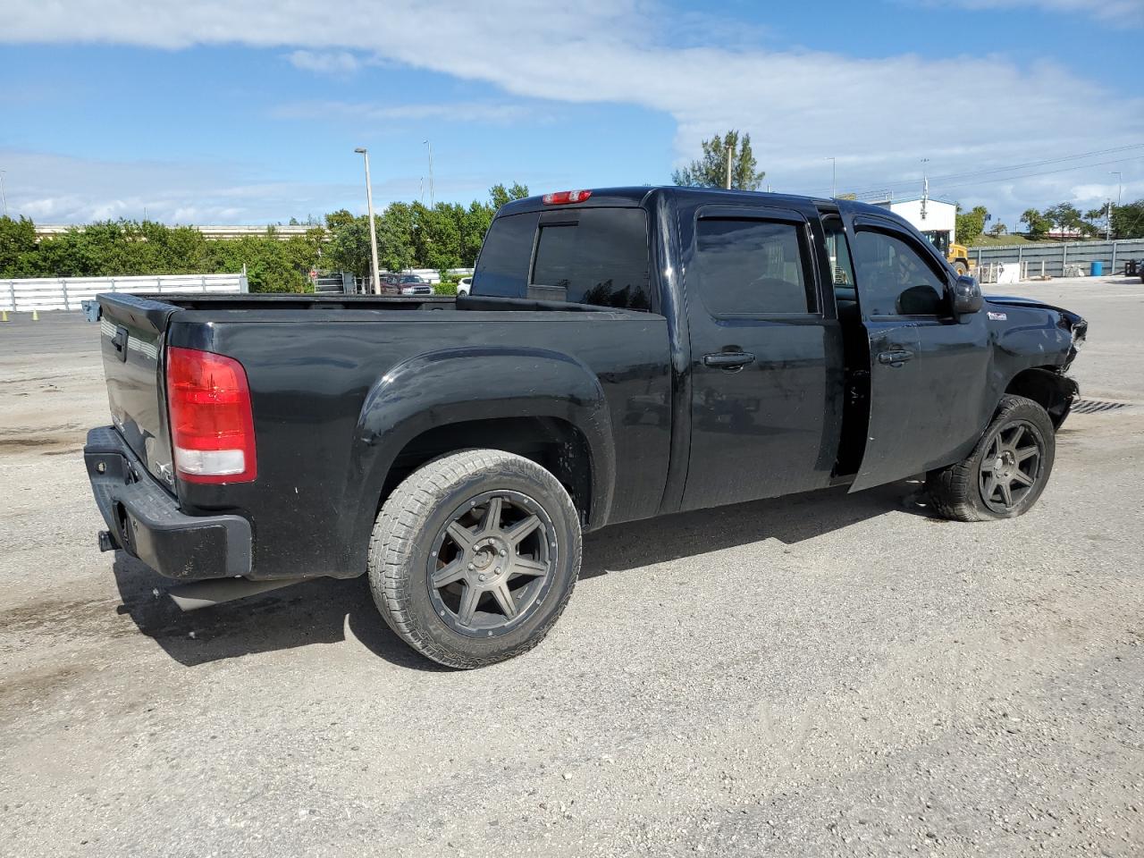 Photo 2 VIN: 3GTP2WE27DG263027 - GMC SIERRA 