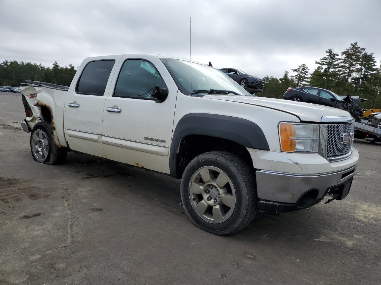 Photo 3 VIN: 3GTP2WE32BG323849 - GMC SIERRA 