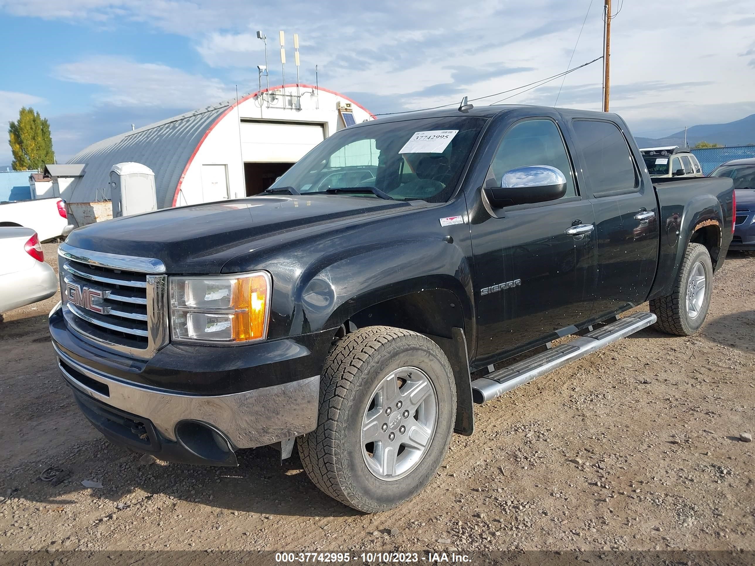 Photo 1 VIN: 3GTP2WE32BG384747 - GMC SIERRA 