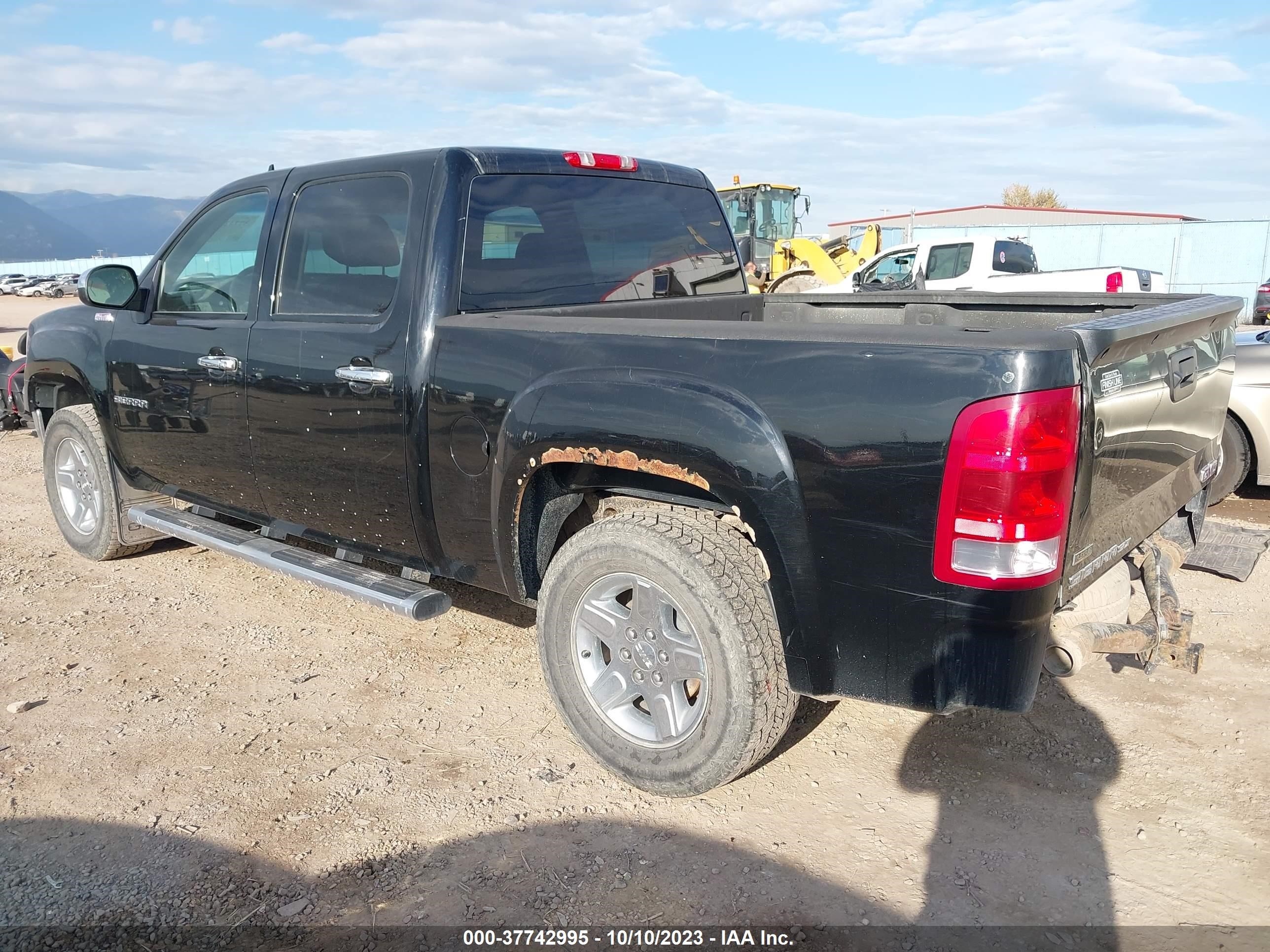 Photo 2 VIN: 3GTP2WE32BG384747 - GMC SIERRA 