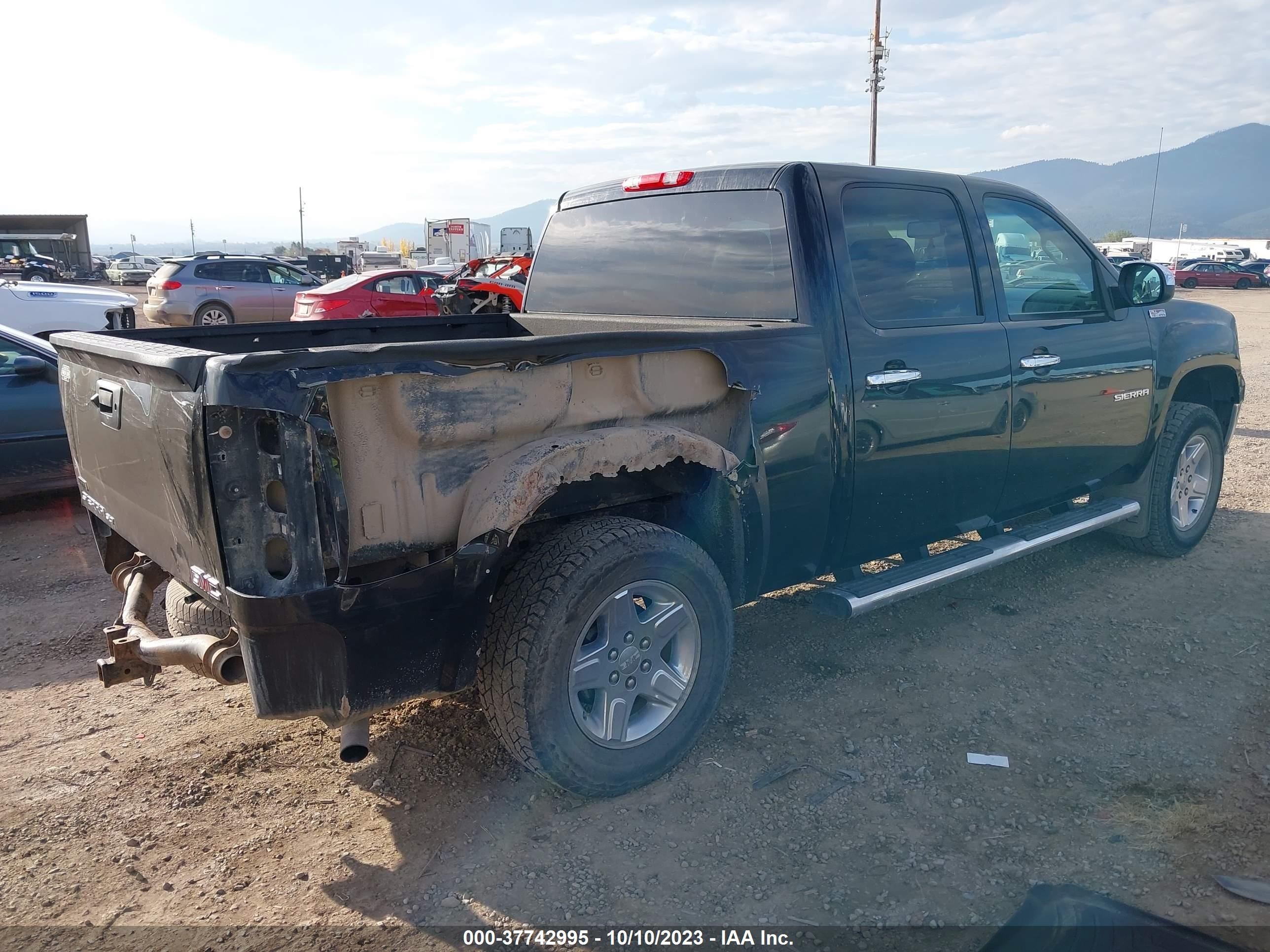 Photo 3 VIN: 3GTP2WE32BG384747 - GMC SIERRA 