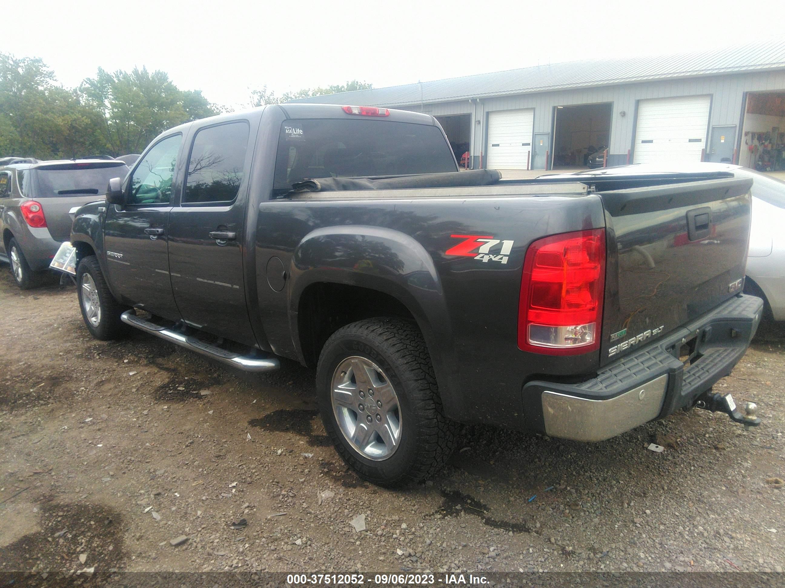 Photo 2 VIN: 3GTP2WE35BG145337 - GMC SIERRA 