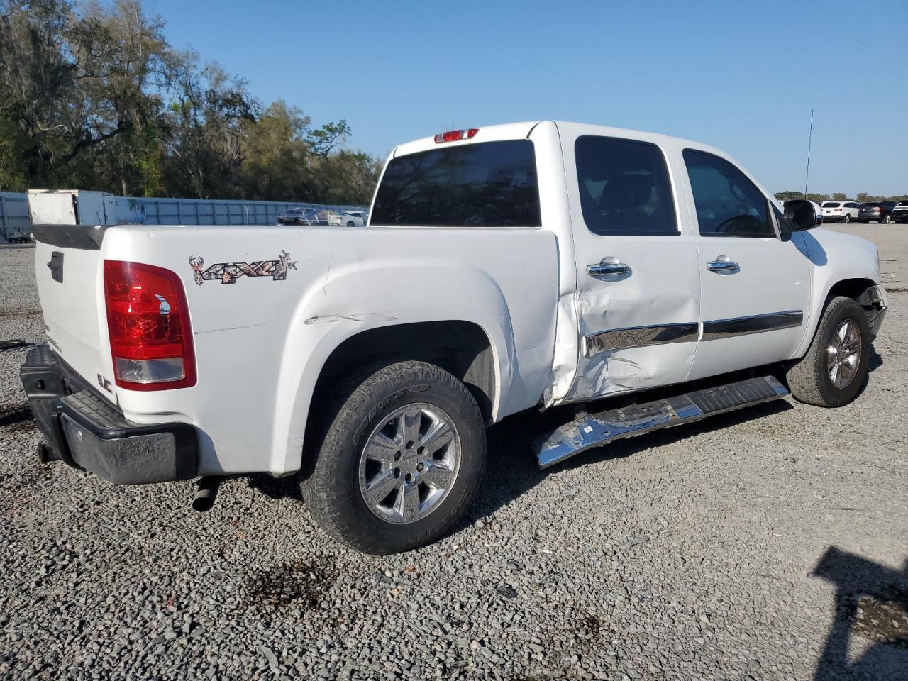 Photo 2 VIN: 3GTP2WE37BG140978 - GMC SIERRA 