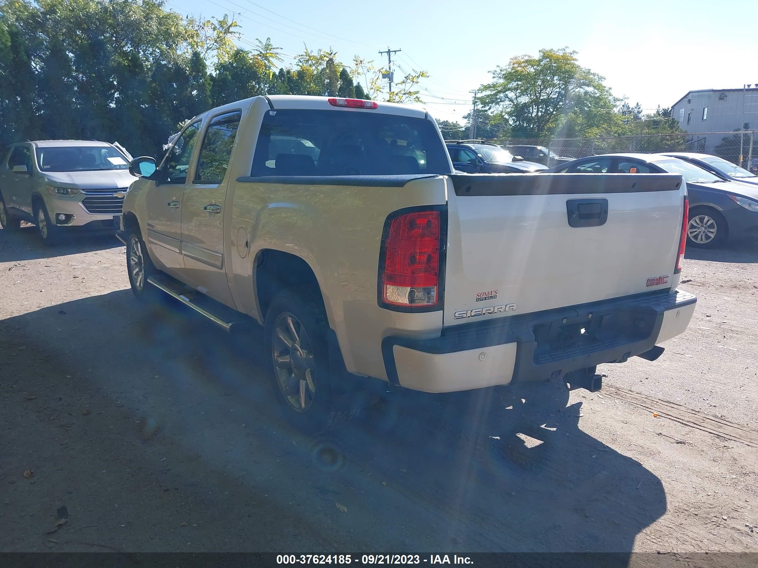 Photo 2 VIN: 3GTP2XE20DG289572 - GMC SIERRA 