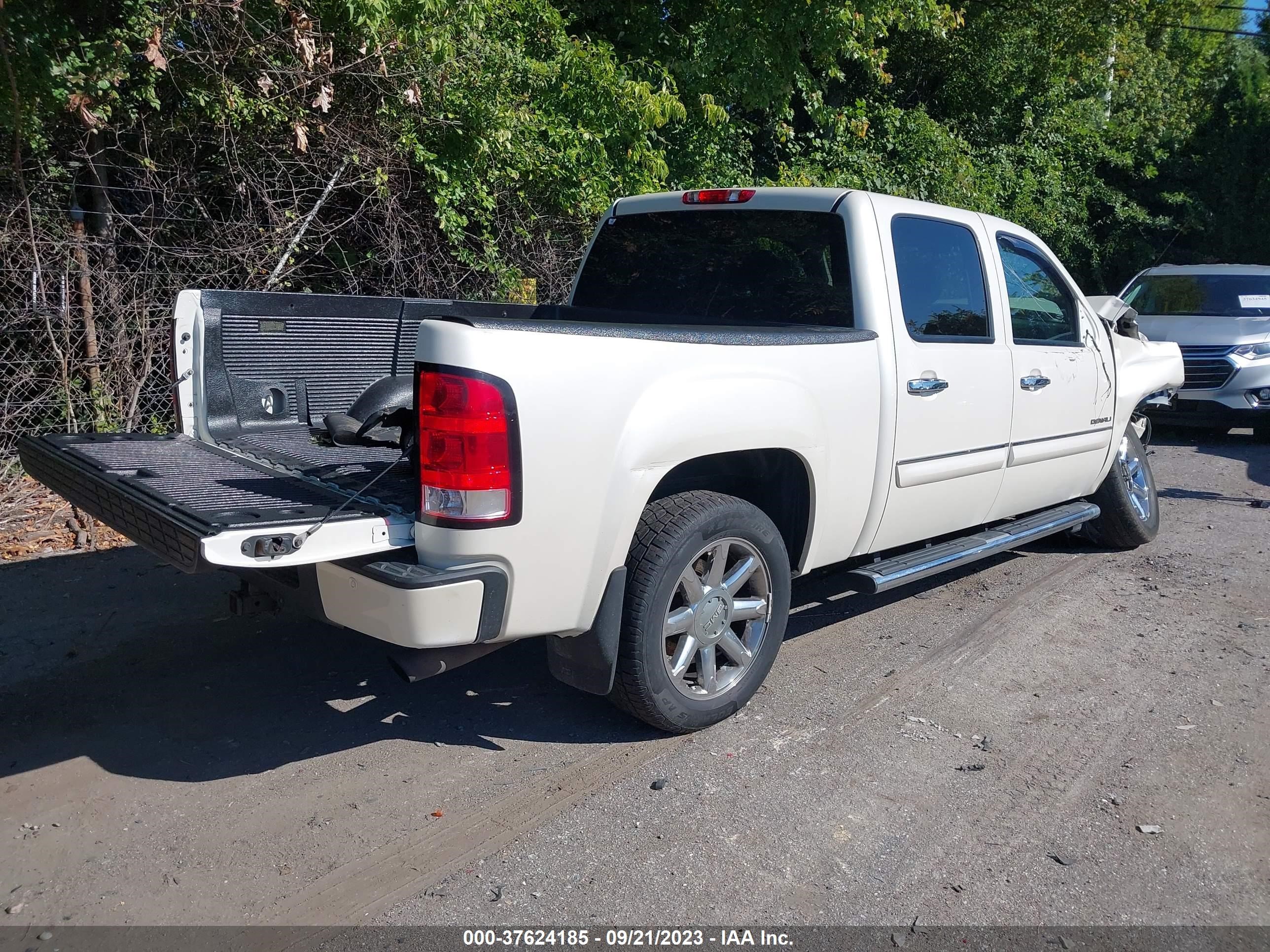 Photo 3 VIN: 3GTP2XE20DG289572 - GMC SIERRA 