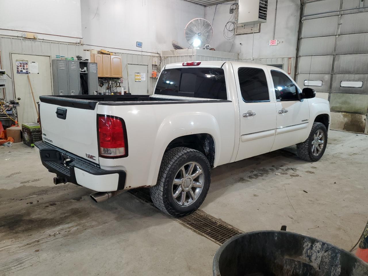 Photo 2 VIN: 3GTP2XE23BG167043 - GMC SIERRA 