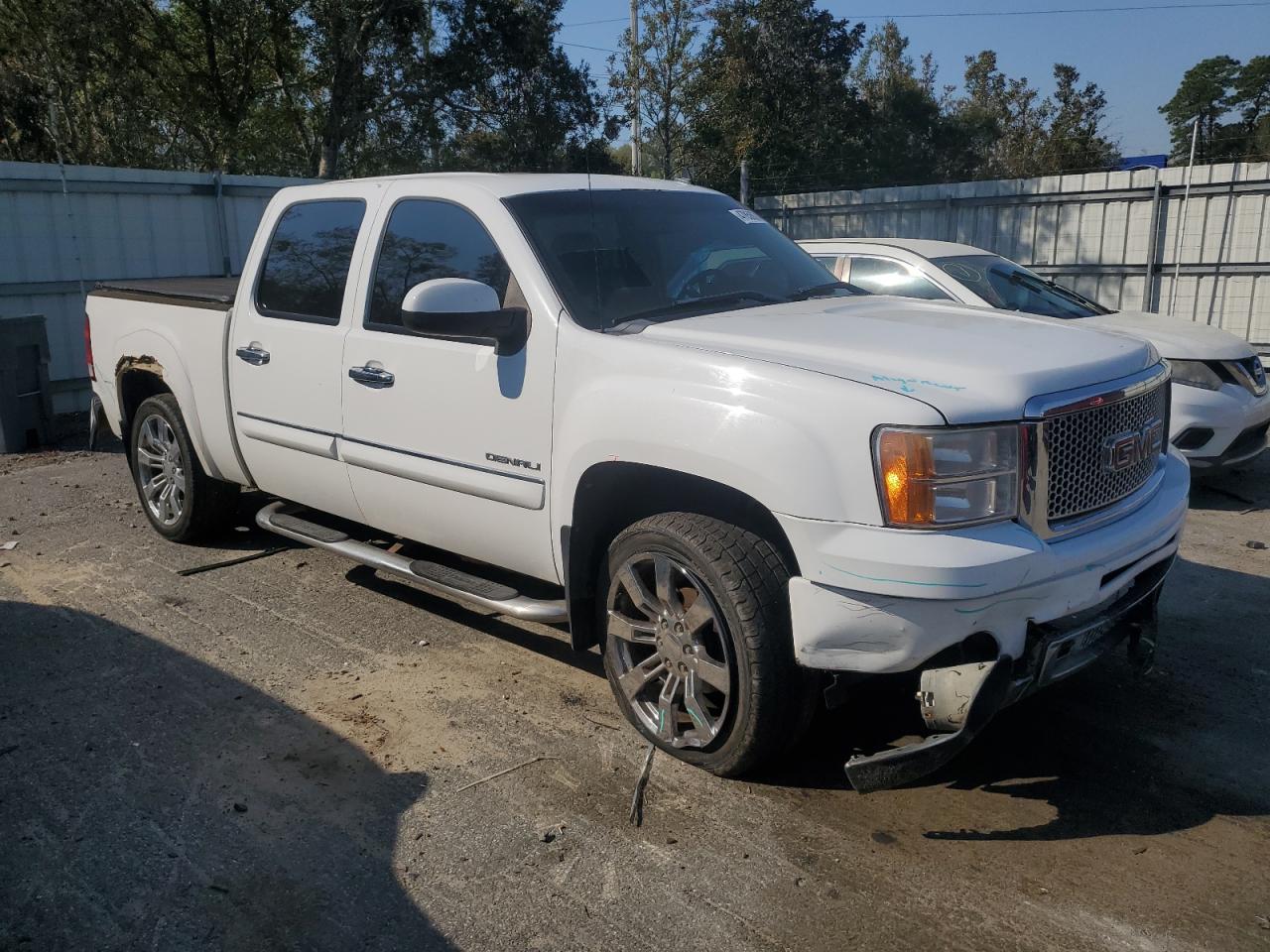 Photo 3 VIN: 3GTP2XE26BG281229 - GMC SIERRA 