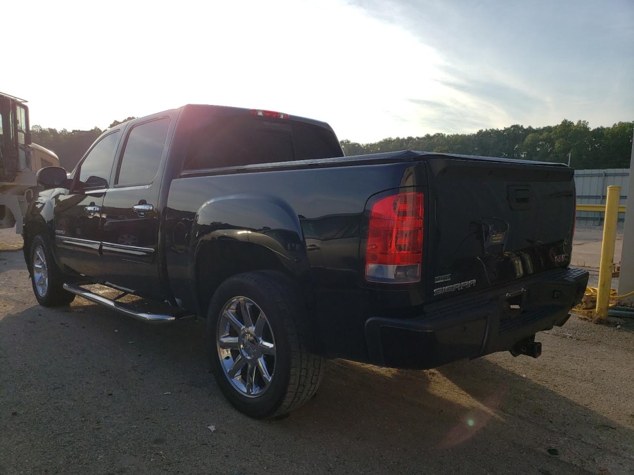 Photo 1 VIN: 3GTP2XE27BG300869 - GMC SIERRA 