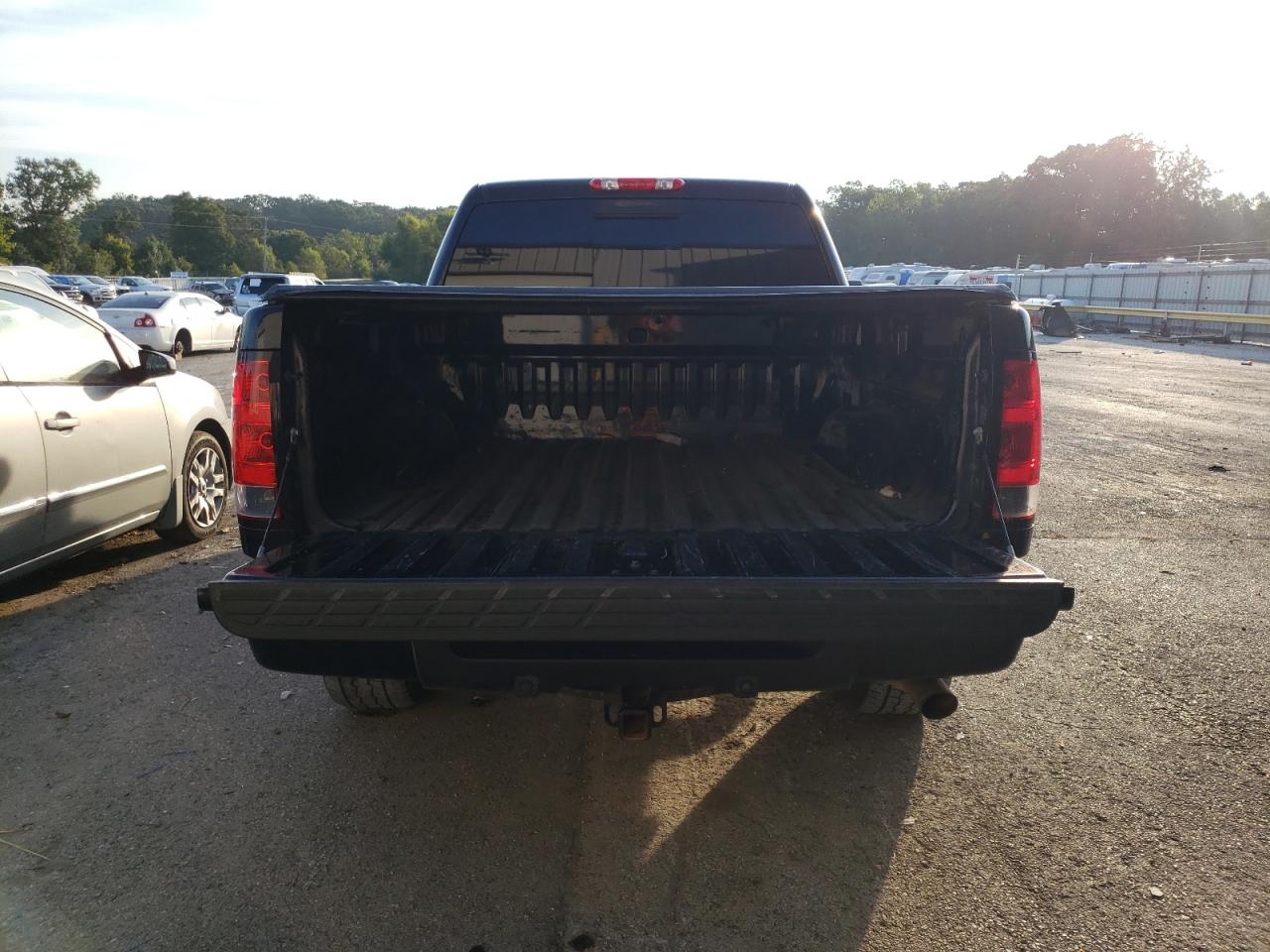 Photo 5 VIN: 3GTP2XE27BG300869 - GMC SIERRA 