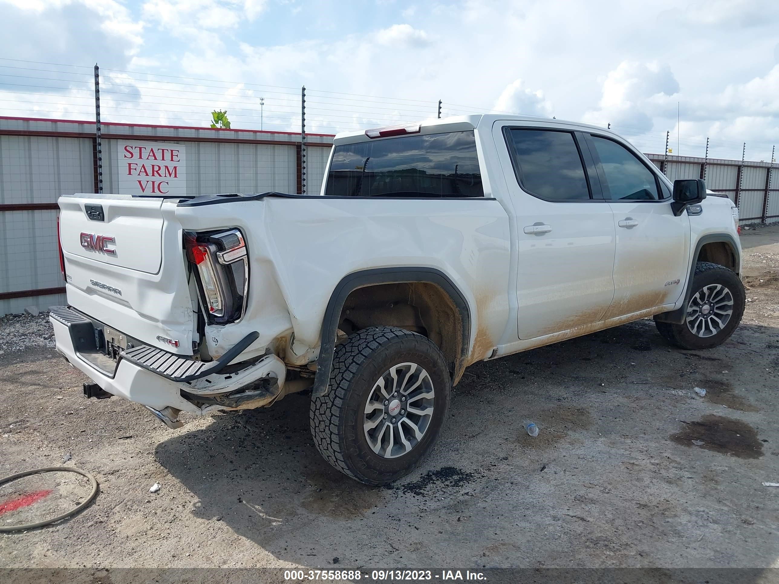 Photo 3 VIN: 3GTP9EEL5MG355378 - GMC SIERRA 