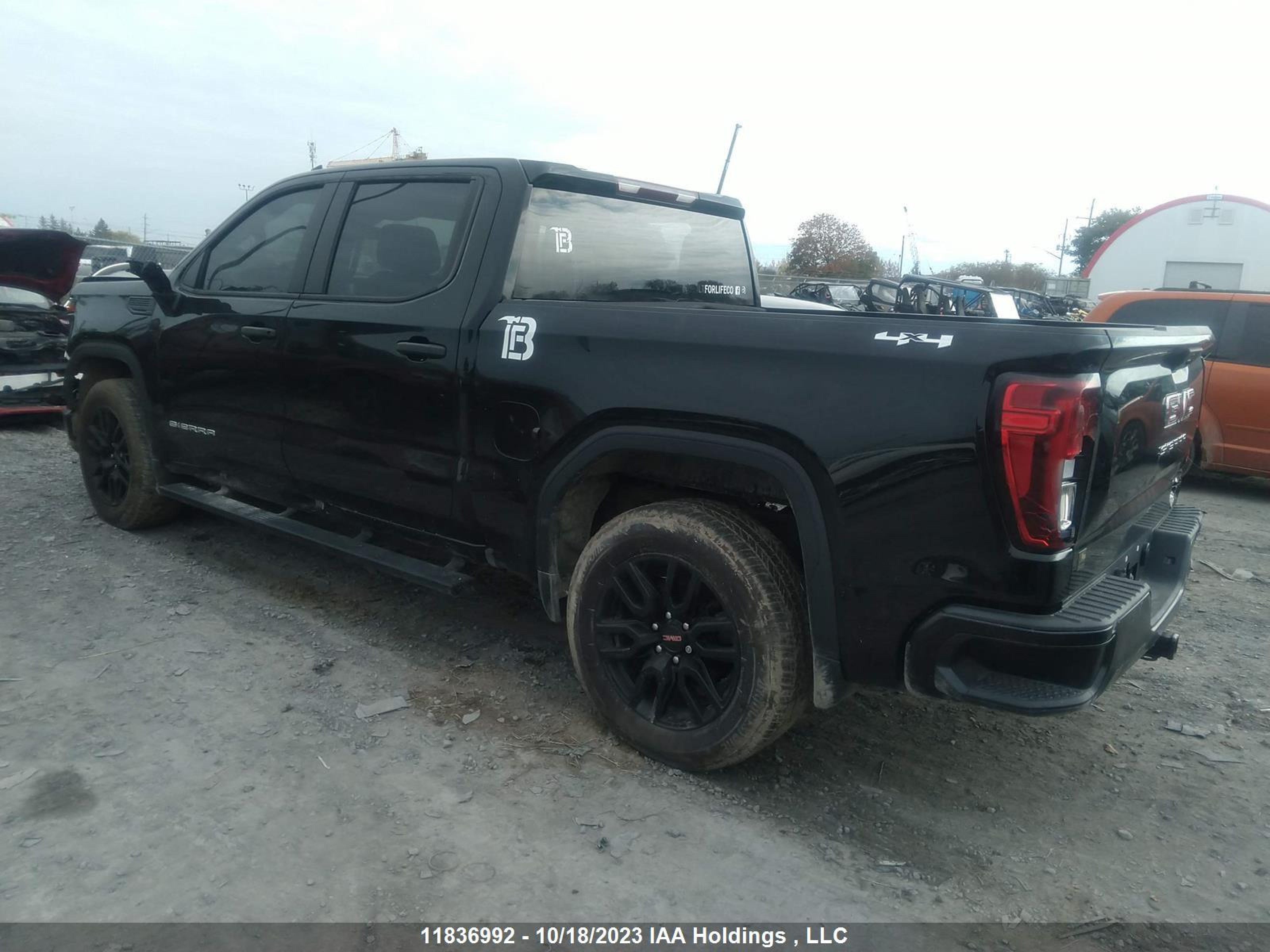 Photo 2 VIN: 3GTPUAEK9NG668420 - GMC SIERRA 