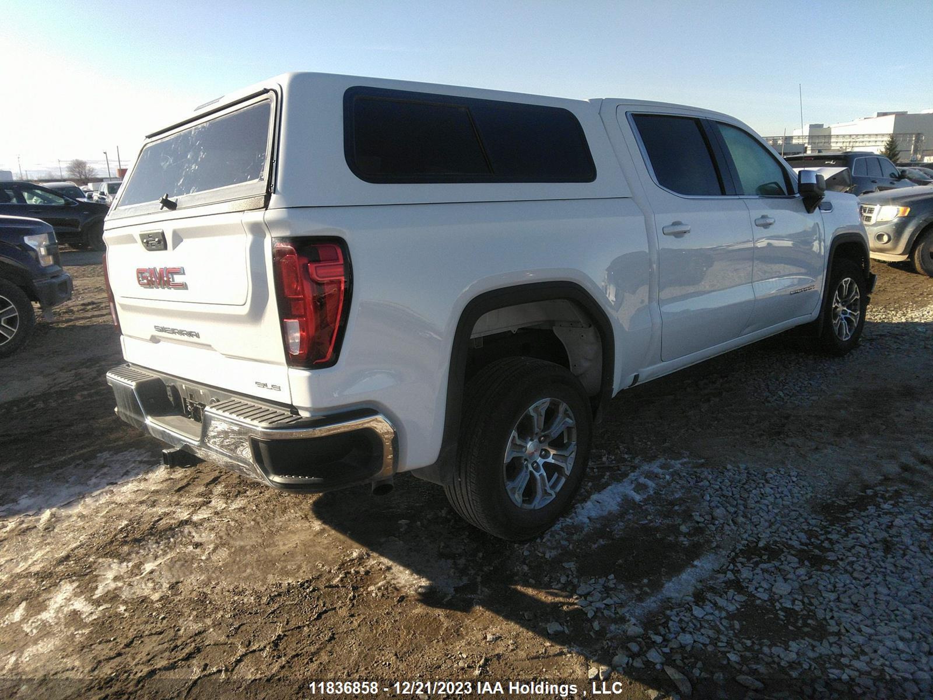 Photo 3 VIN: 3GTPUBEK7NG662072 - GMC SIERRA 