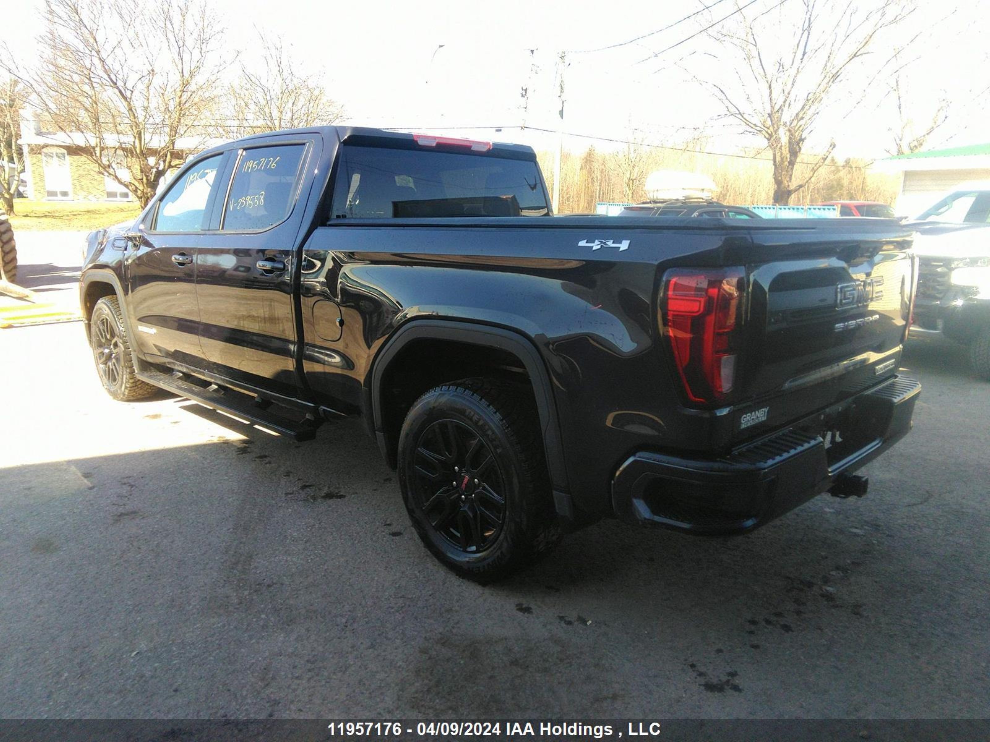 Photo 2 VIN: 3GTPUCEKXPG239558 - GMC SIERRA 