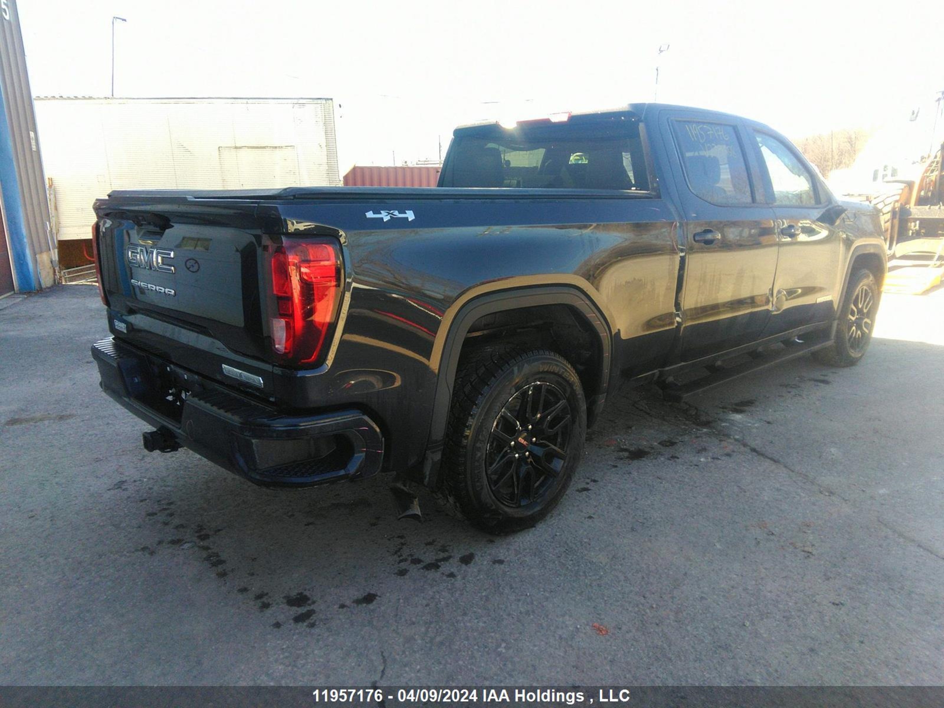 Photo 3 VIN: 3GTPUCEKXPG239558 - GMC SIERRA 