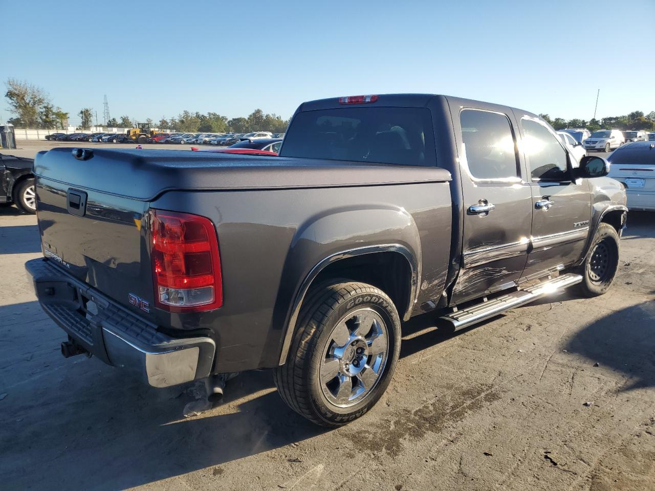 Photo 2 VIN: 3GTRCVE01AG251496 - GMC SIERRA 