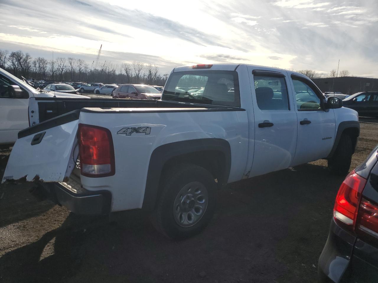 Photo 2 VIN: 3GTRKTE32AG230593 - GMC SIERRA 