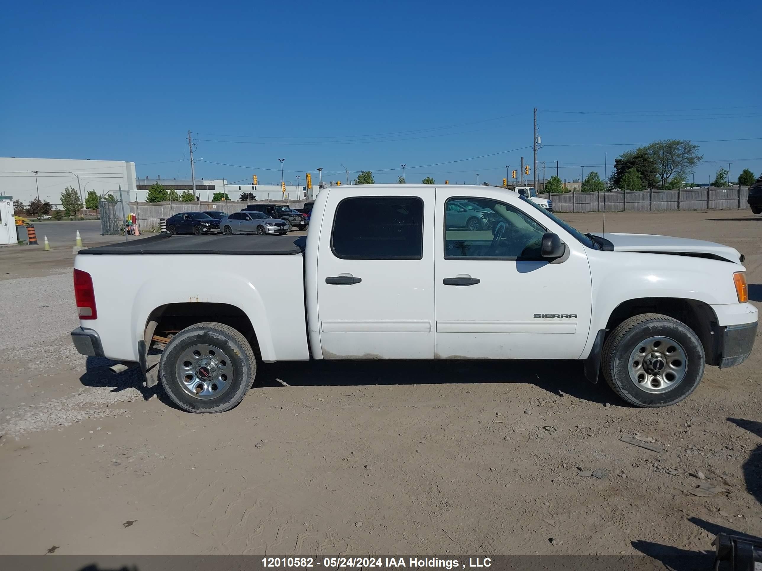 Photo 12 VIN: 3GTRKUEA1AG216222 - GMC SIERRA 