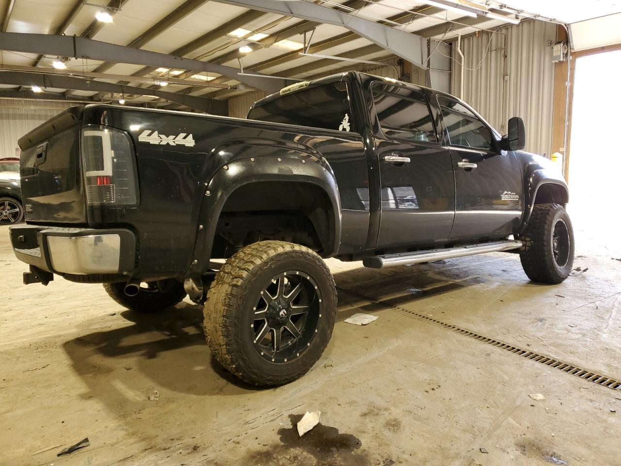 Photo 2 VIN: 3GTRKUEA4AG155030 - GMC SIERRA 