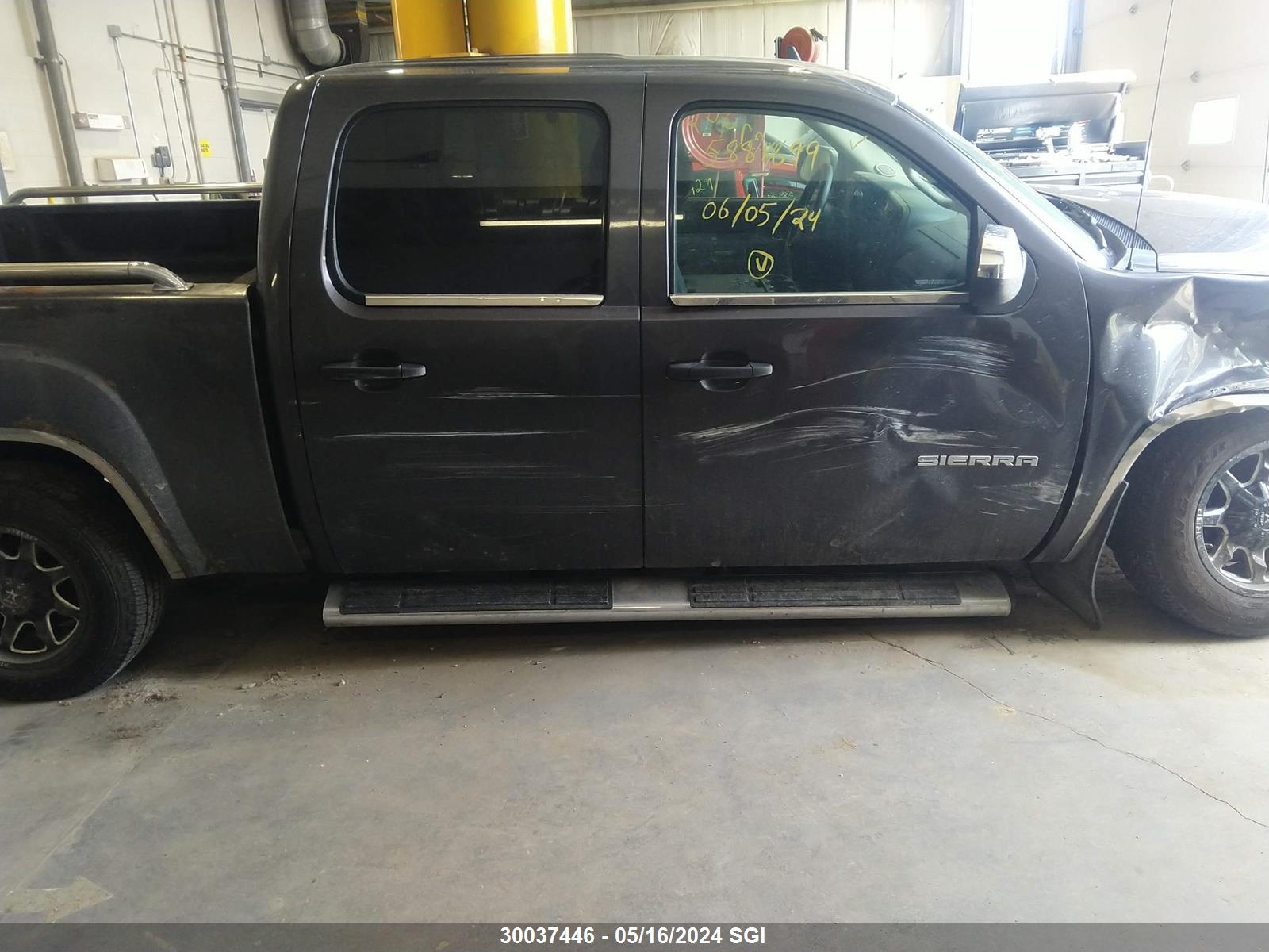 Photo 13 VIN: 3GTRKVE30AG230880 - GMC SIERRA 