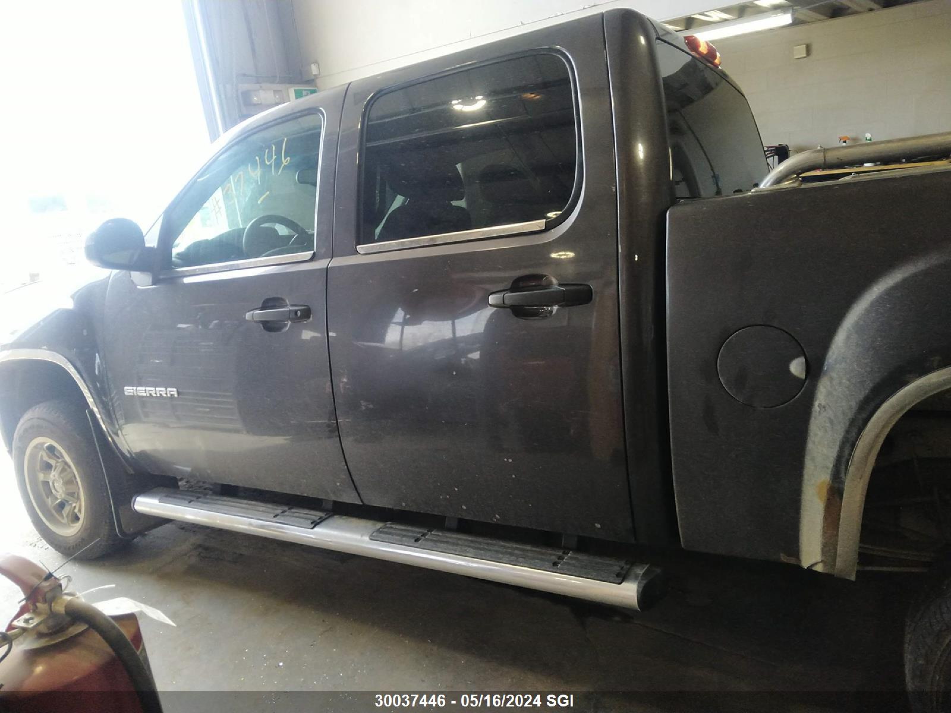 Photo 14 VIN: 3GTRKVE30AG230880 - GMC SIERRA 