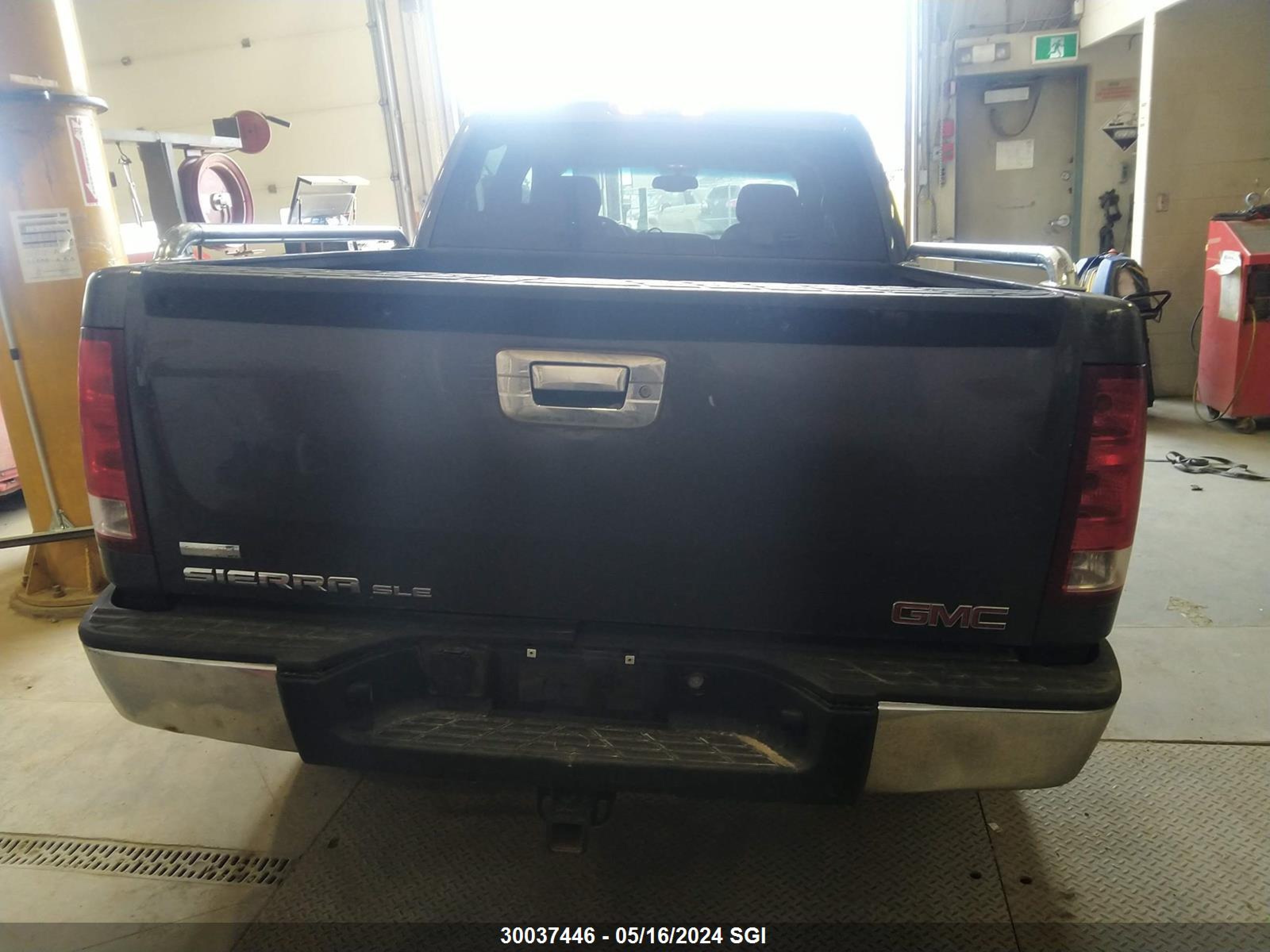 Photo 16 VIN: 3GTRKVE30AG230880 - GMC SIERRA 