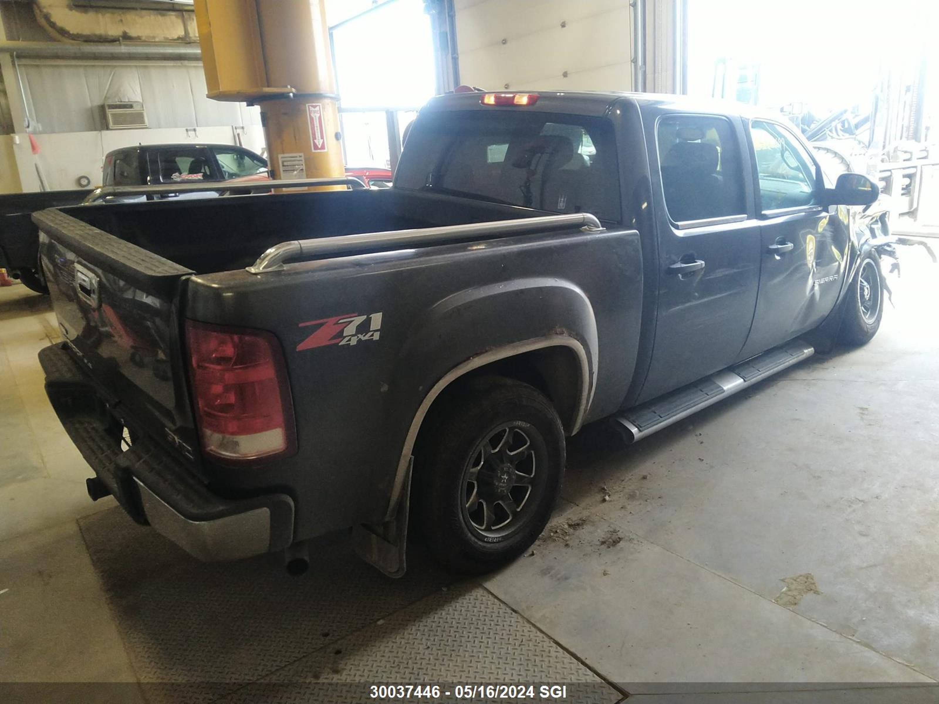 Photo 3 VIN: 3GTRKVE30AG230880 - GMC SIERRA 