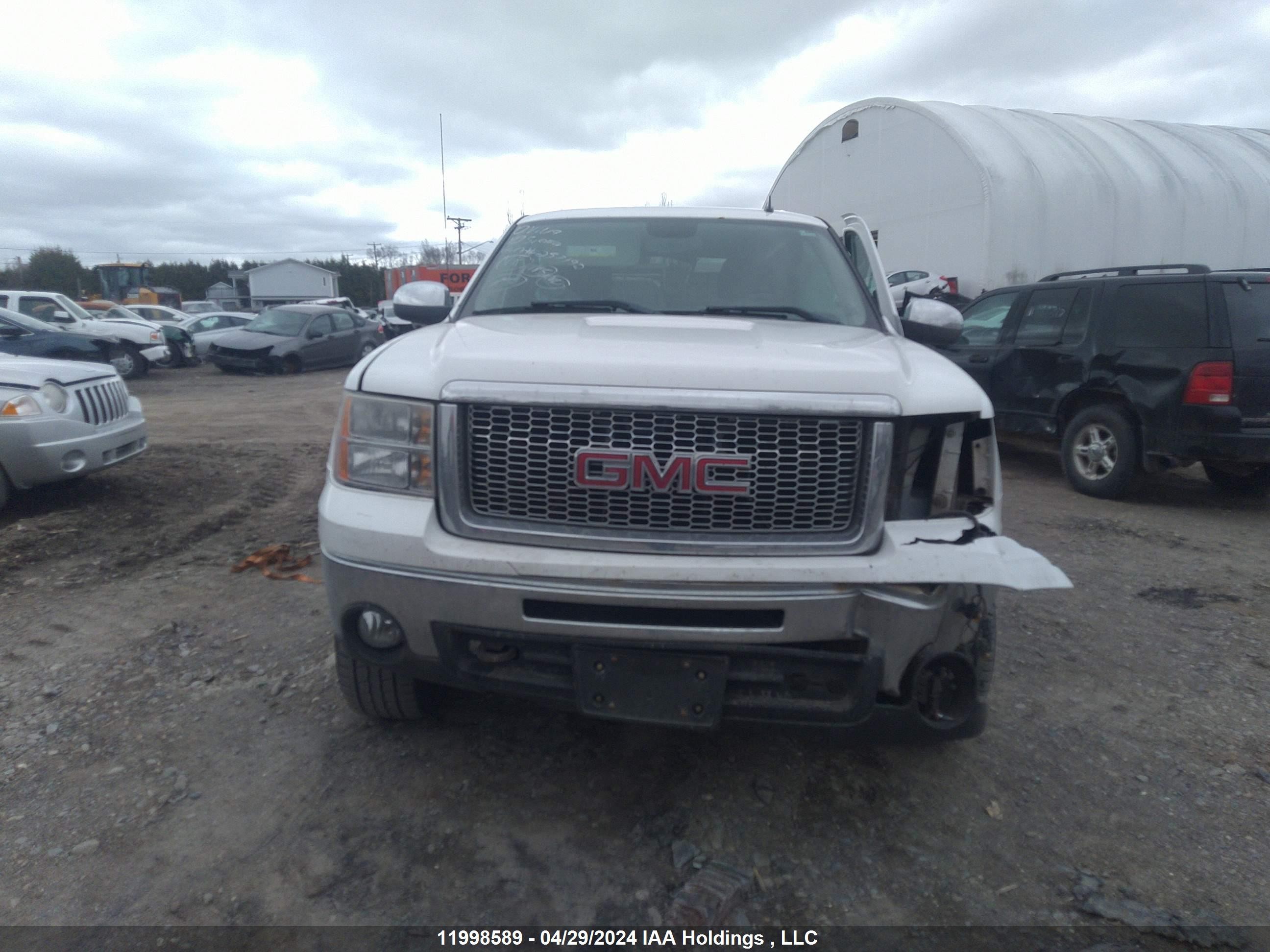 Photo 11 VIN: 3GTRKVE34AG257192 - GMC SIERRA 